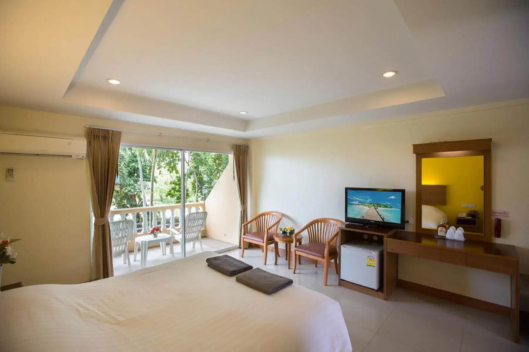 TV and multimedia, TV/Entertainment Center in Twin Palms Resort Pattaya