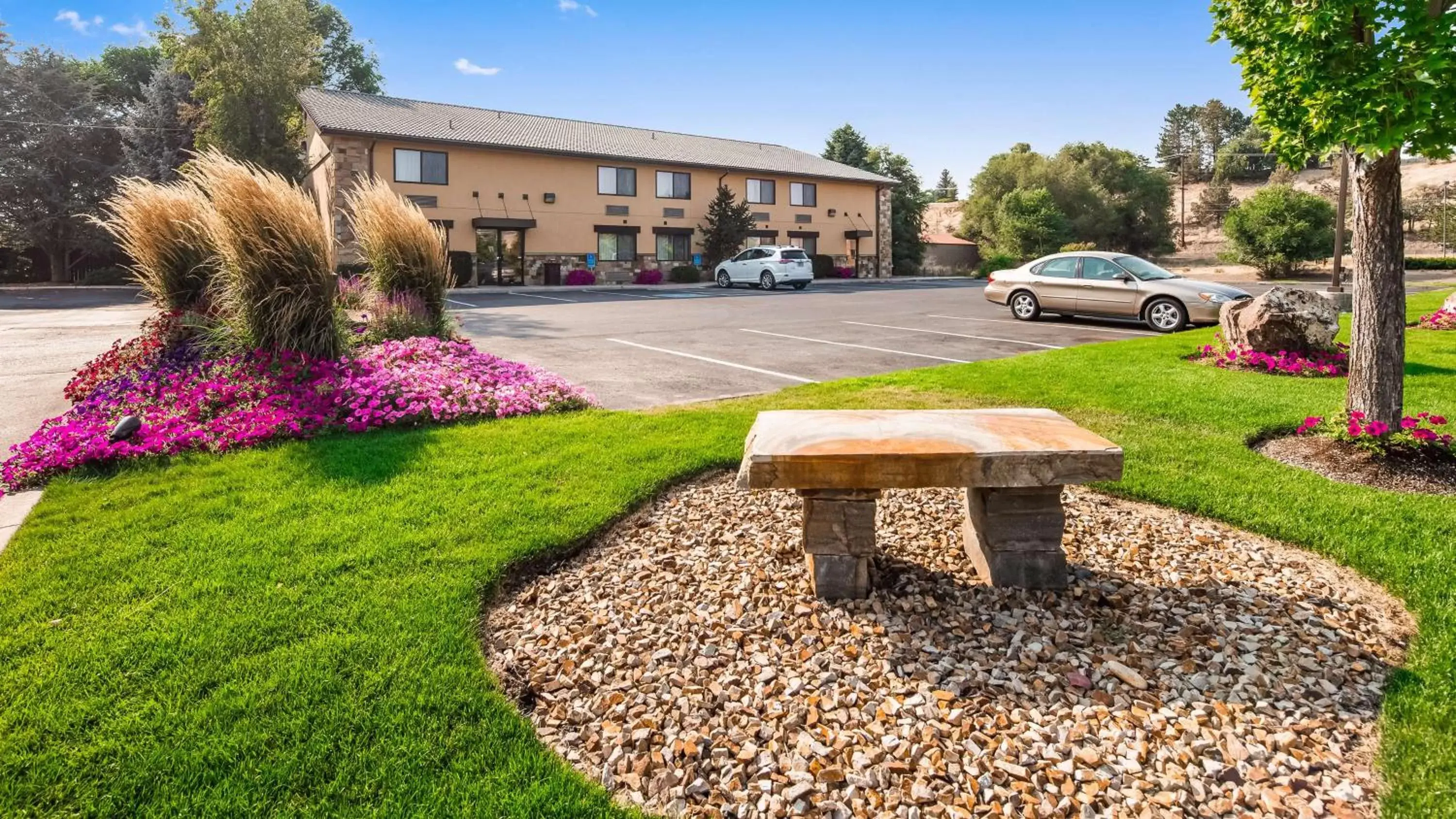 Property Building in Best Western Prineville Inn