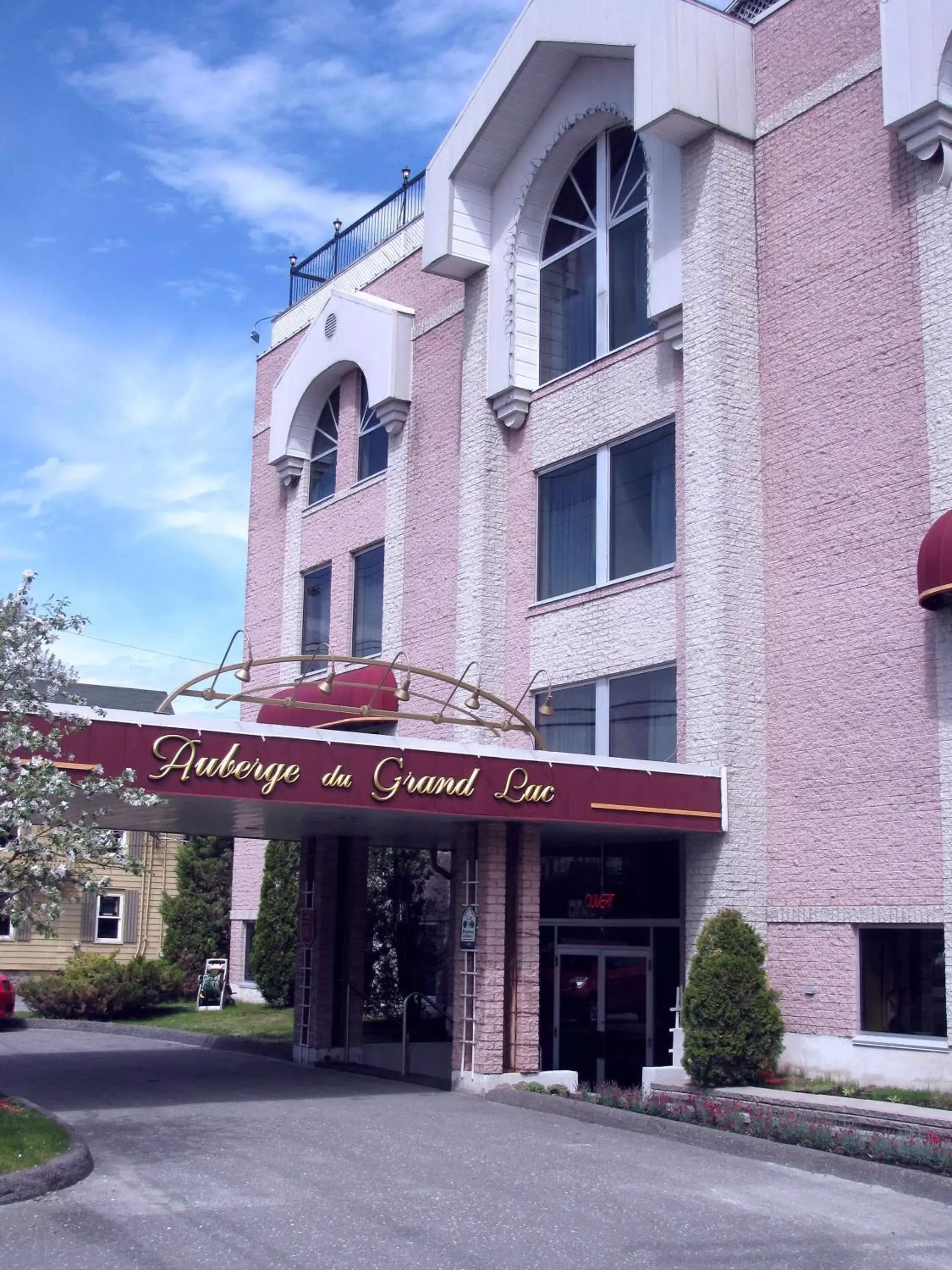 Facade/entrance, Property Building in Auberge du Grand Lac