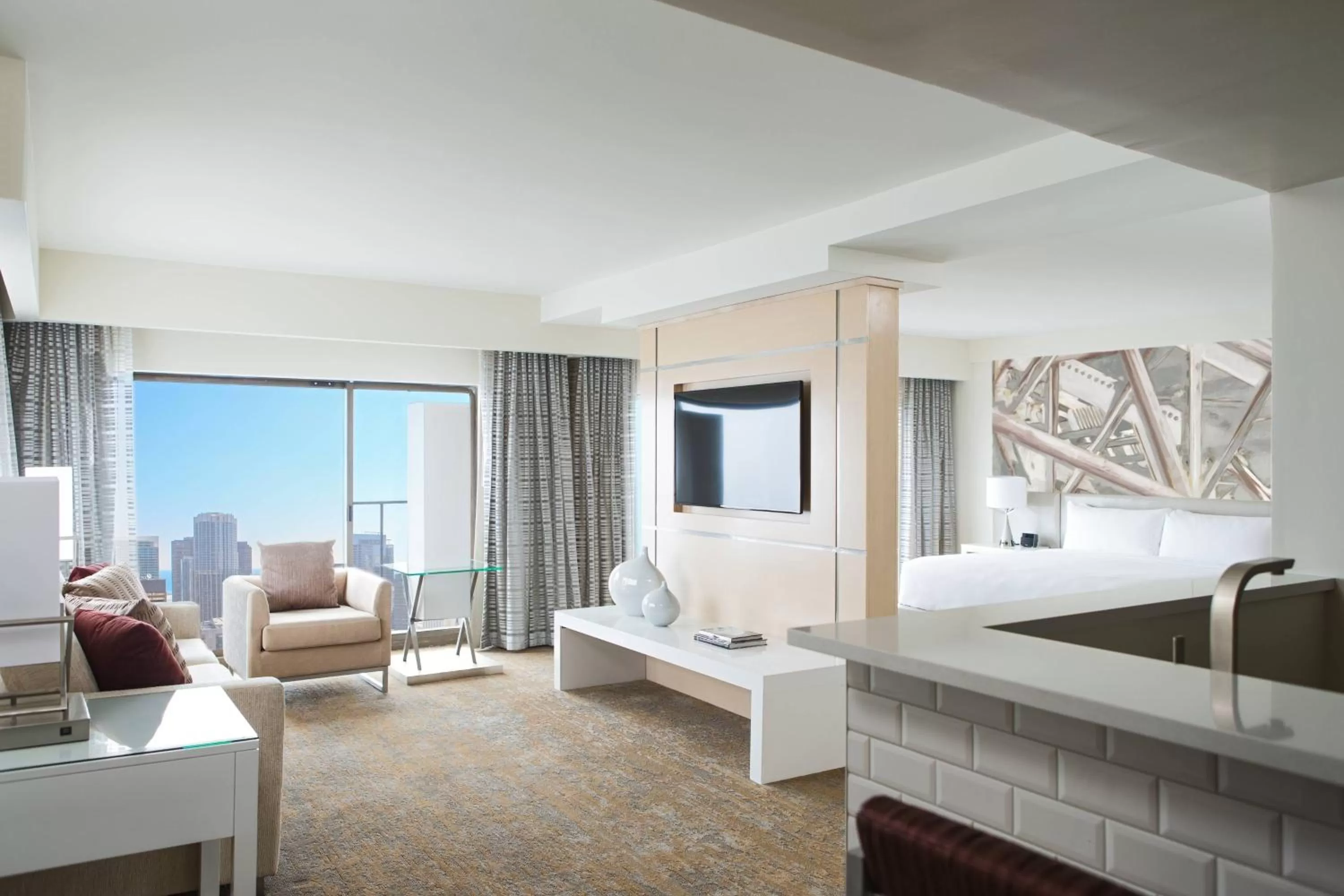 Living room, Bed in Chicago Marriott Downtown Magnificent Mile