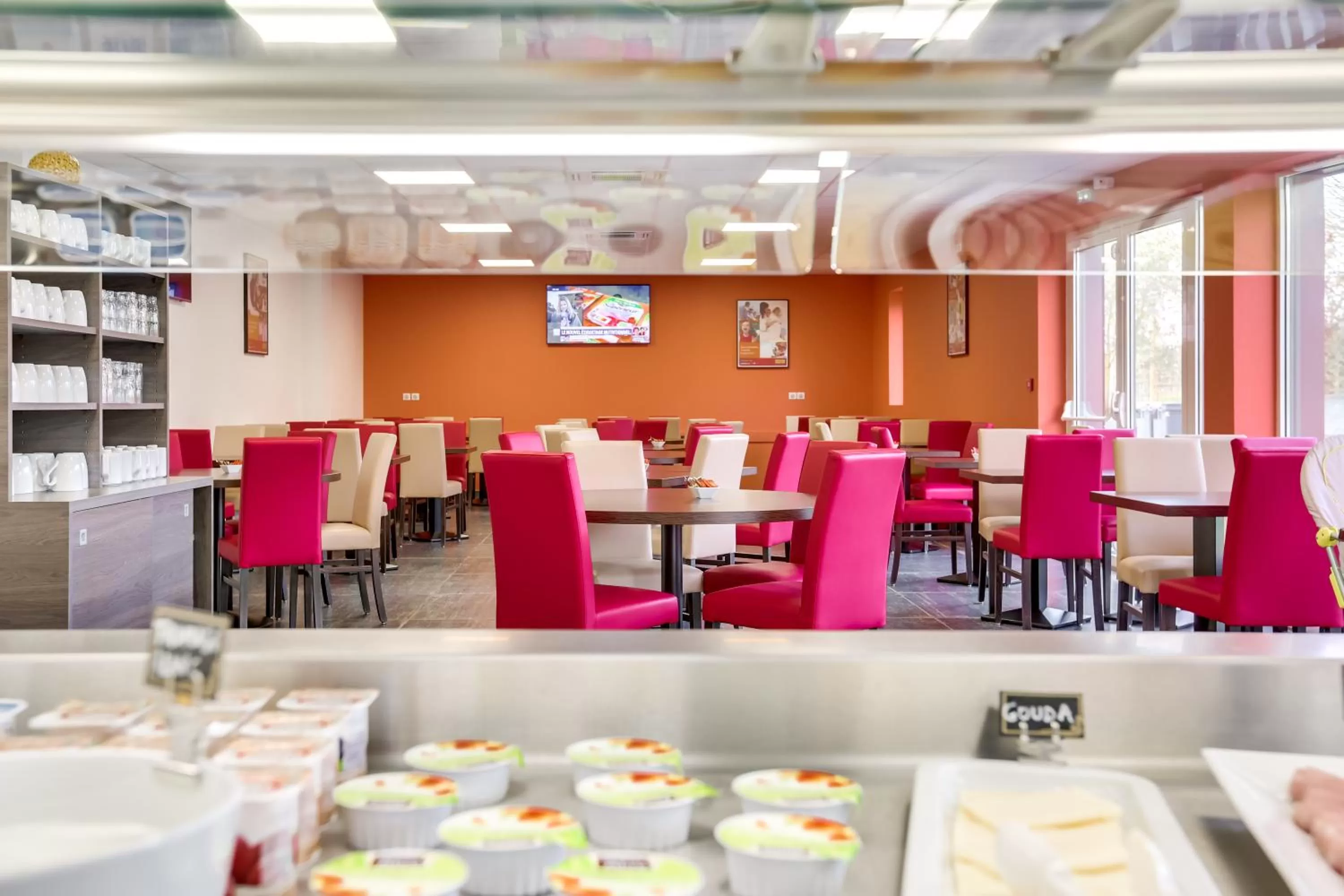 Buffet breakfast in The Originals City, Hôtel Caen Mémorial