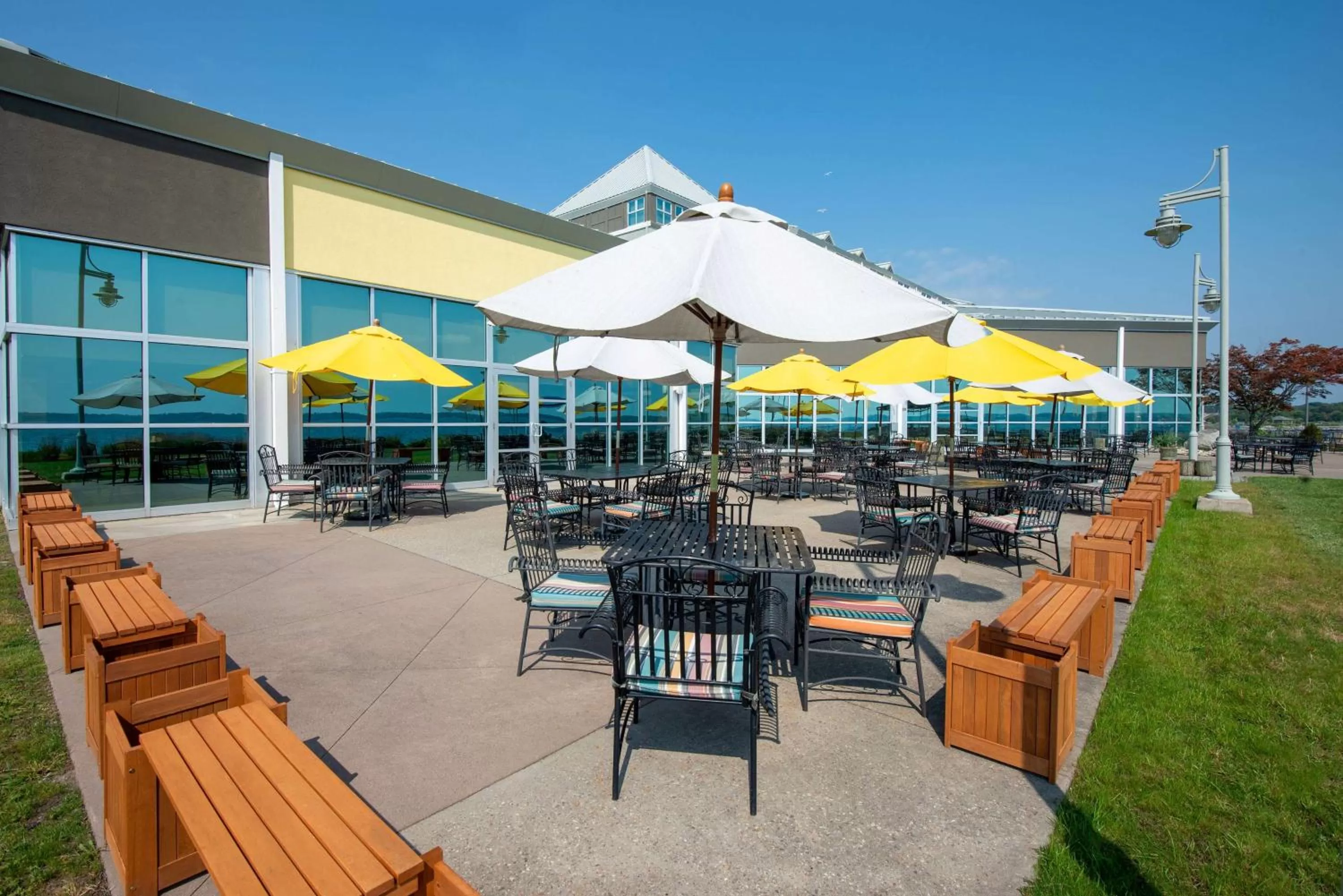 Restaurant/places to eat in 41 Lakefront Hotel, Trademark Collection by Wyndham