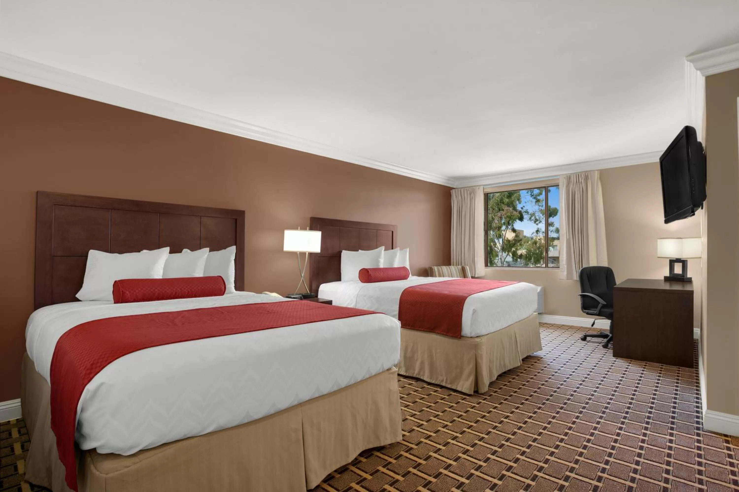 Queen Room with Two Queen Beds - Non-Smoking in Best Western Plus LA Mid-Town Hotel