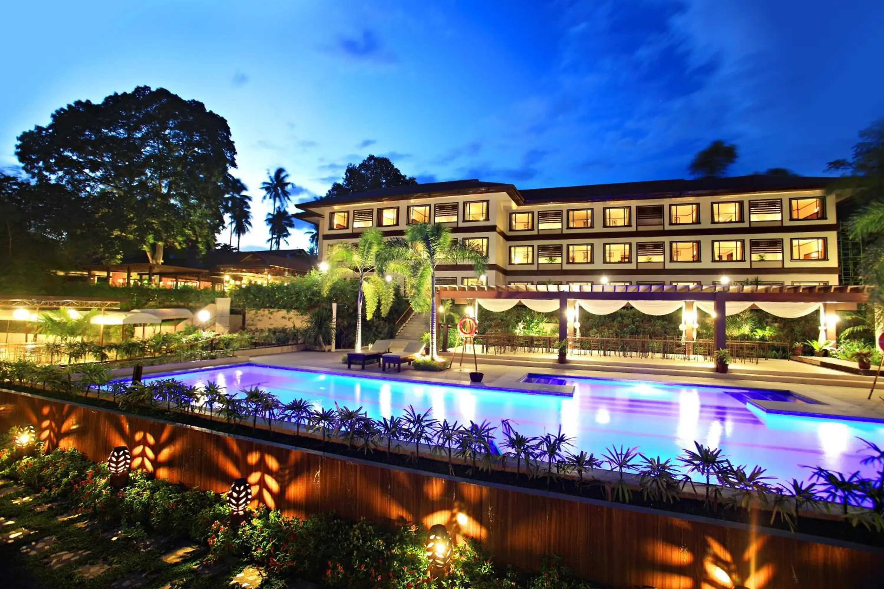 Swimming Pool in Hotel Tropika