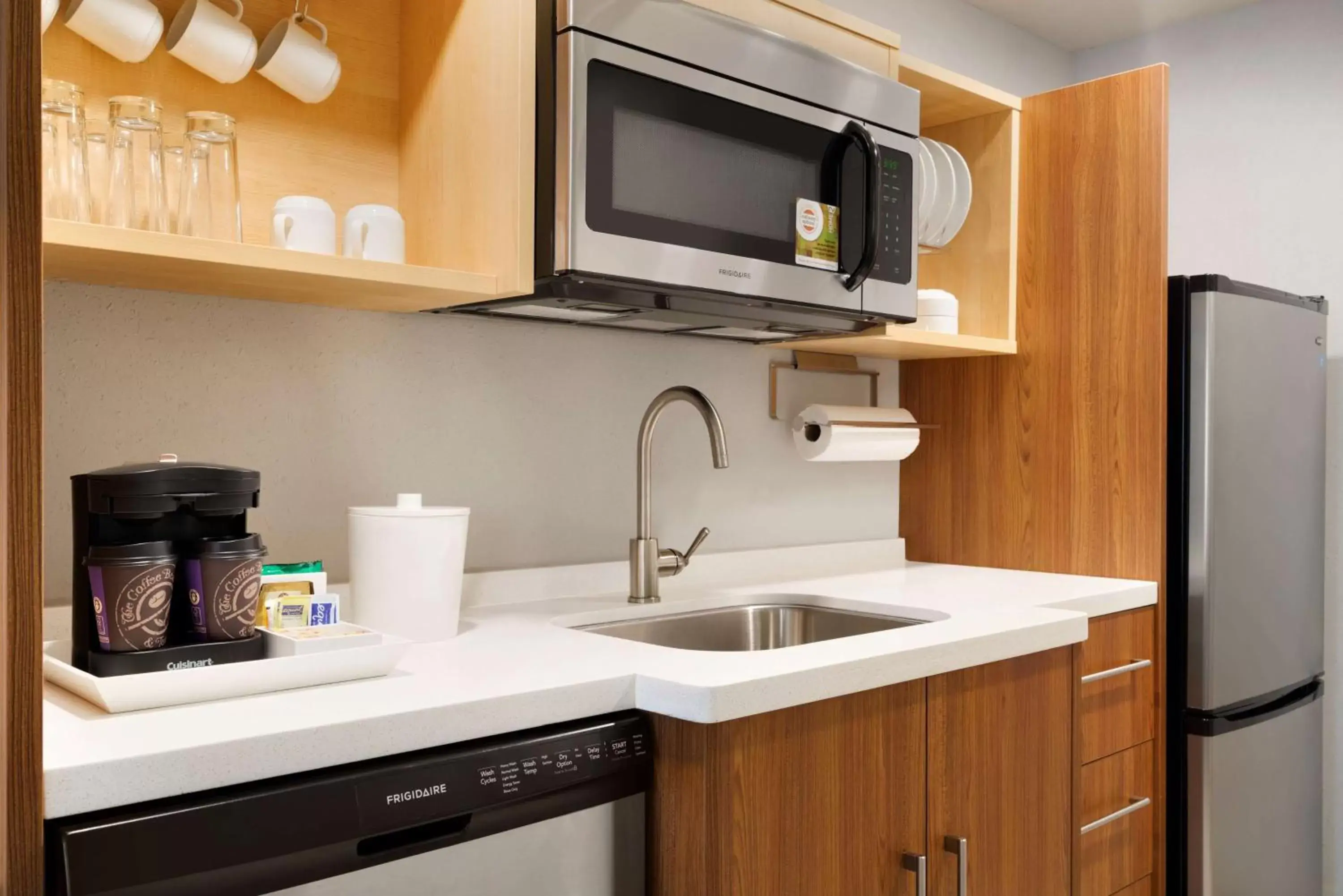 Kitchen or kitchenette, Kitchen/Kitchenette in Home2 Suites by Hilton Roanoke