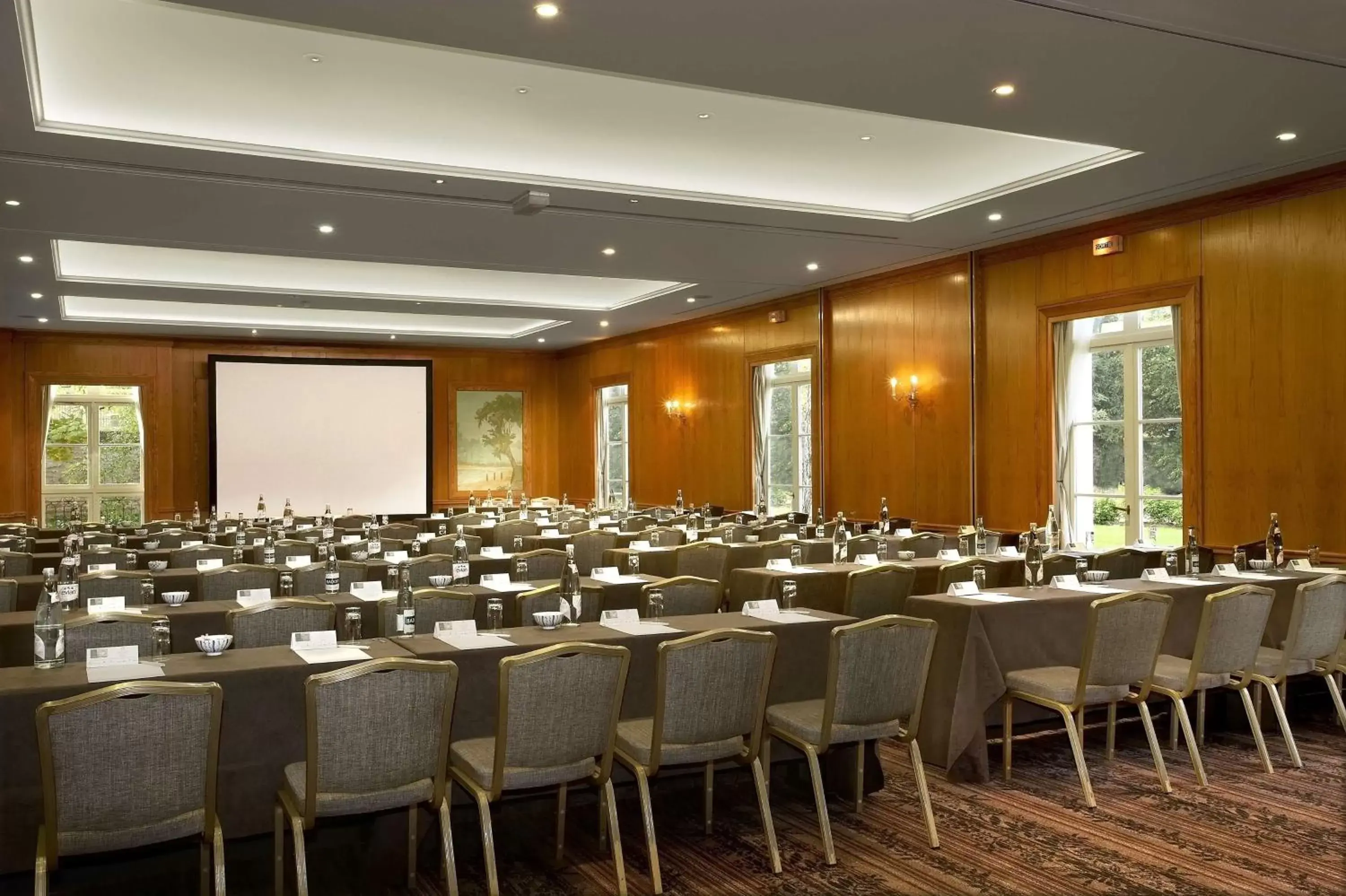 Meeting/conference room in Waldorf Astoria Versailles - Trianon Palace