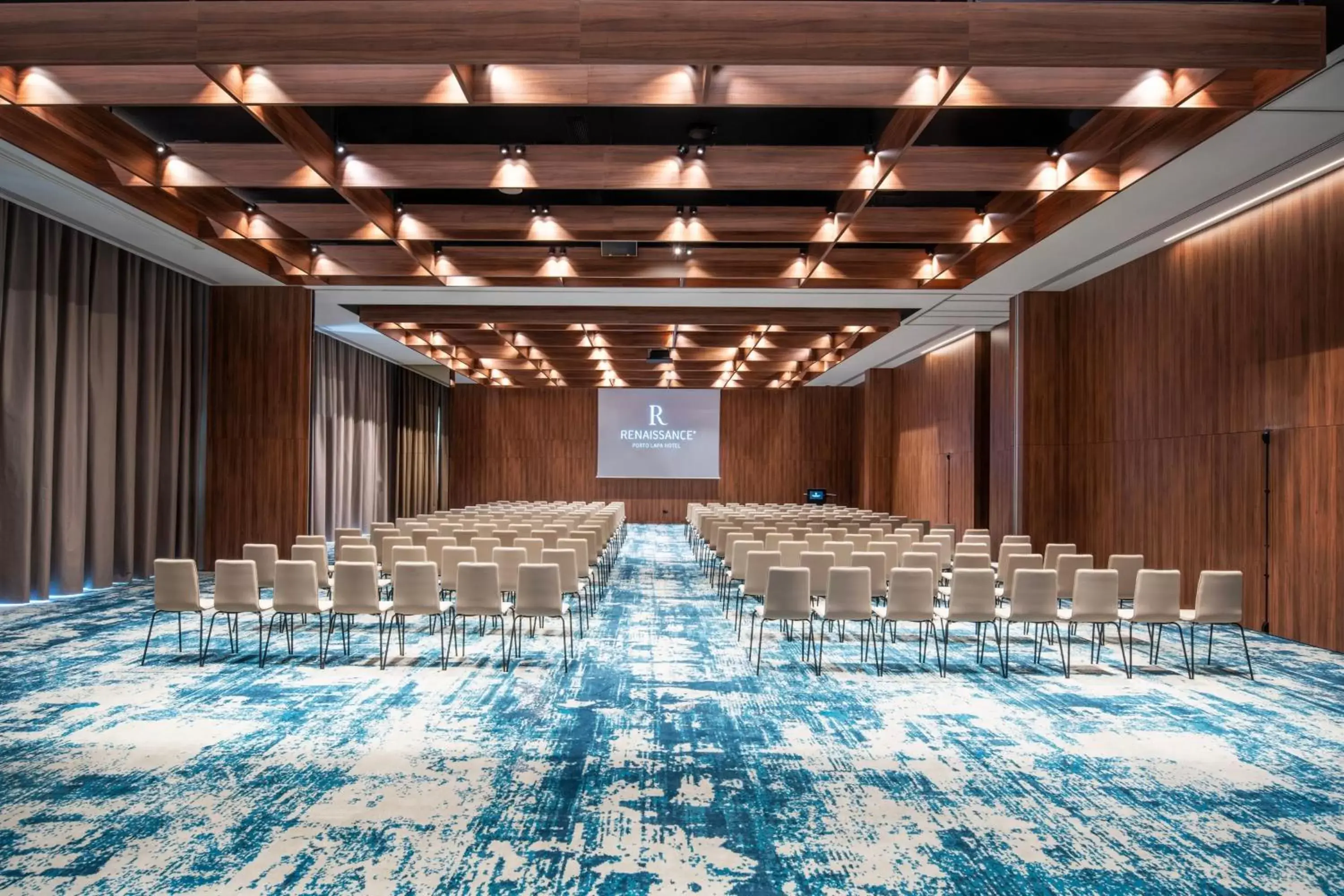 Meeting/conference room in Renaissance Porto Lapa Hotel