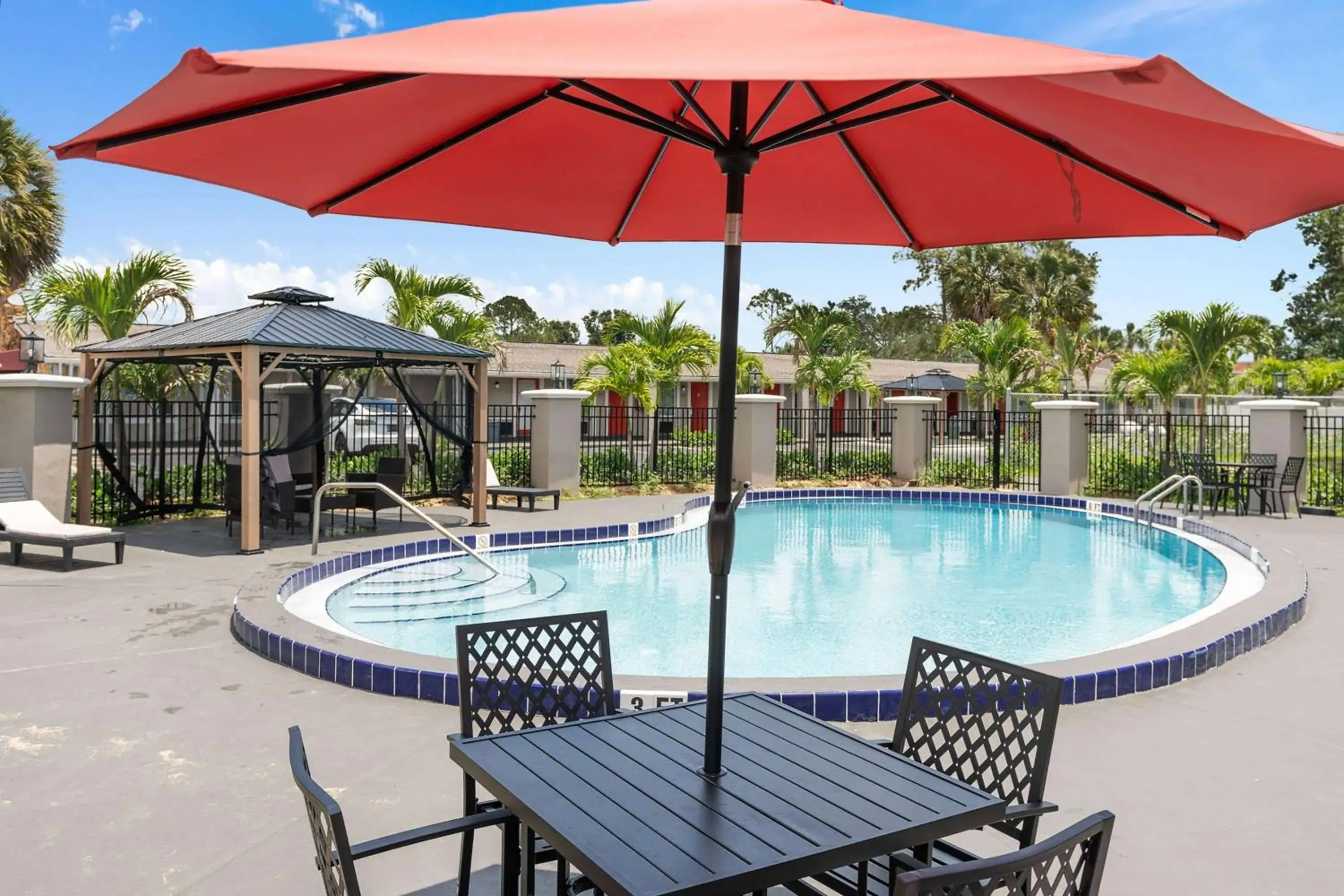 Pool view, Swimming Pool in Super 8 by Wyndham Kissimmee-Orlando