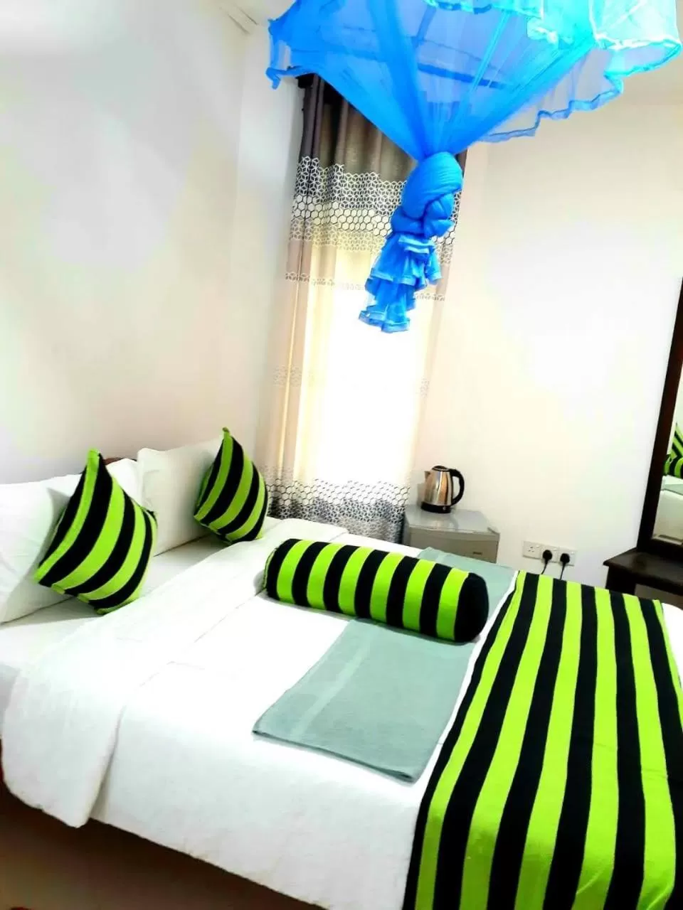 Bedroom, Bed in Green Lantern