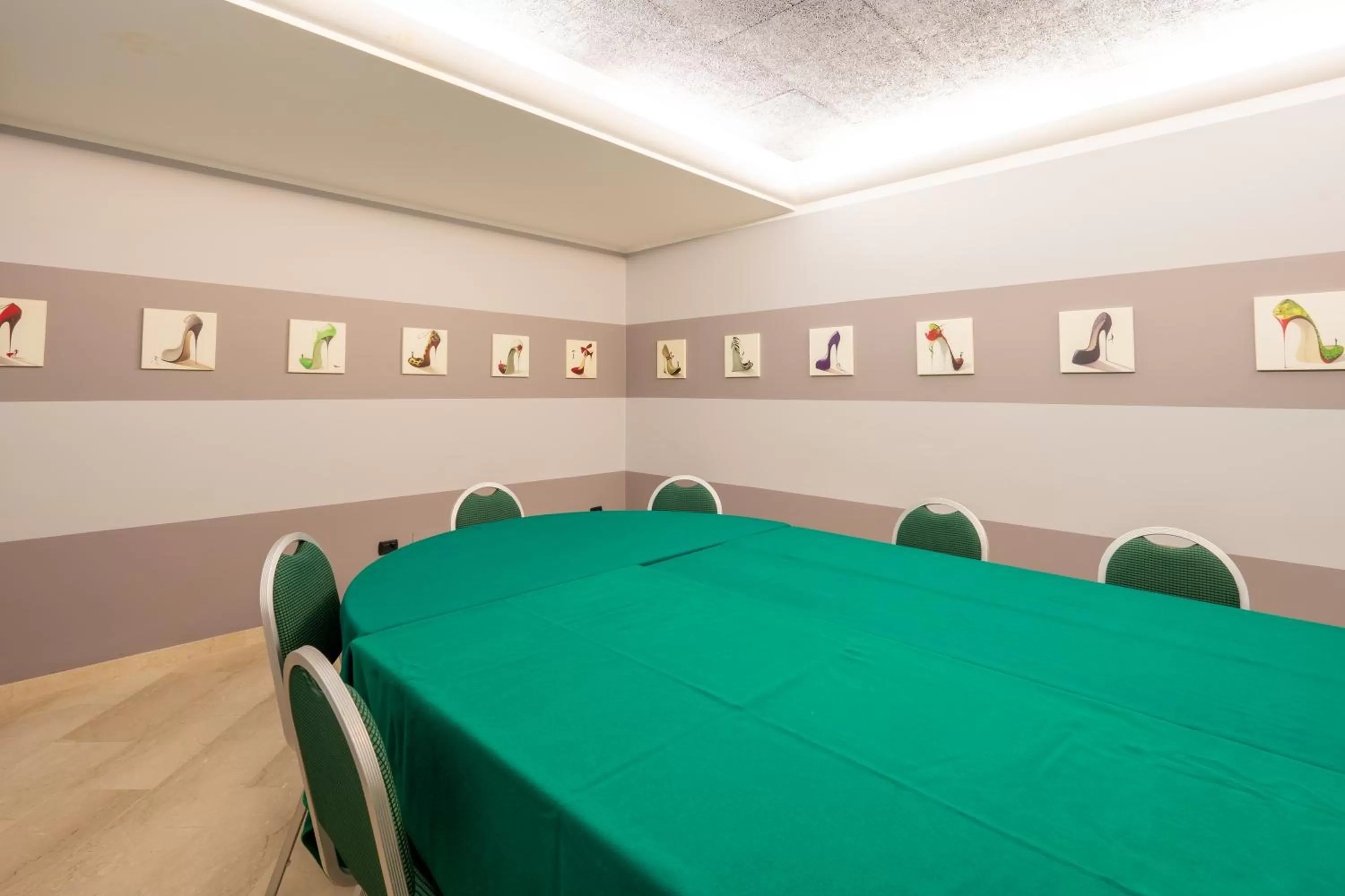 Meeting/conference room in Hotel Des Etrangers