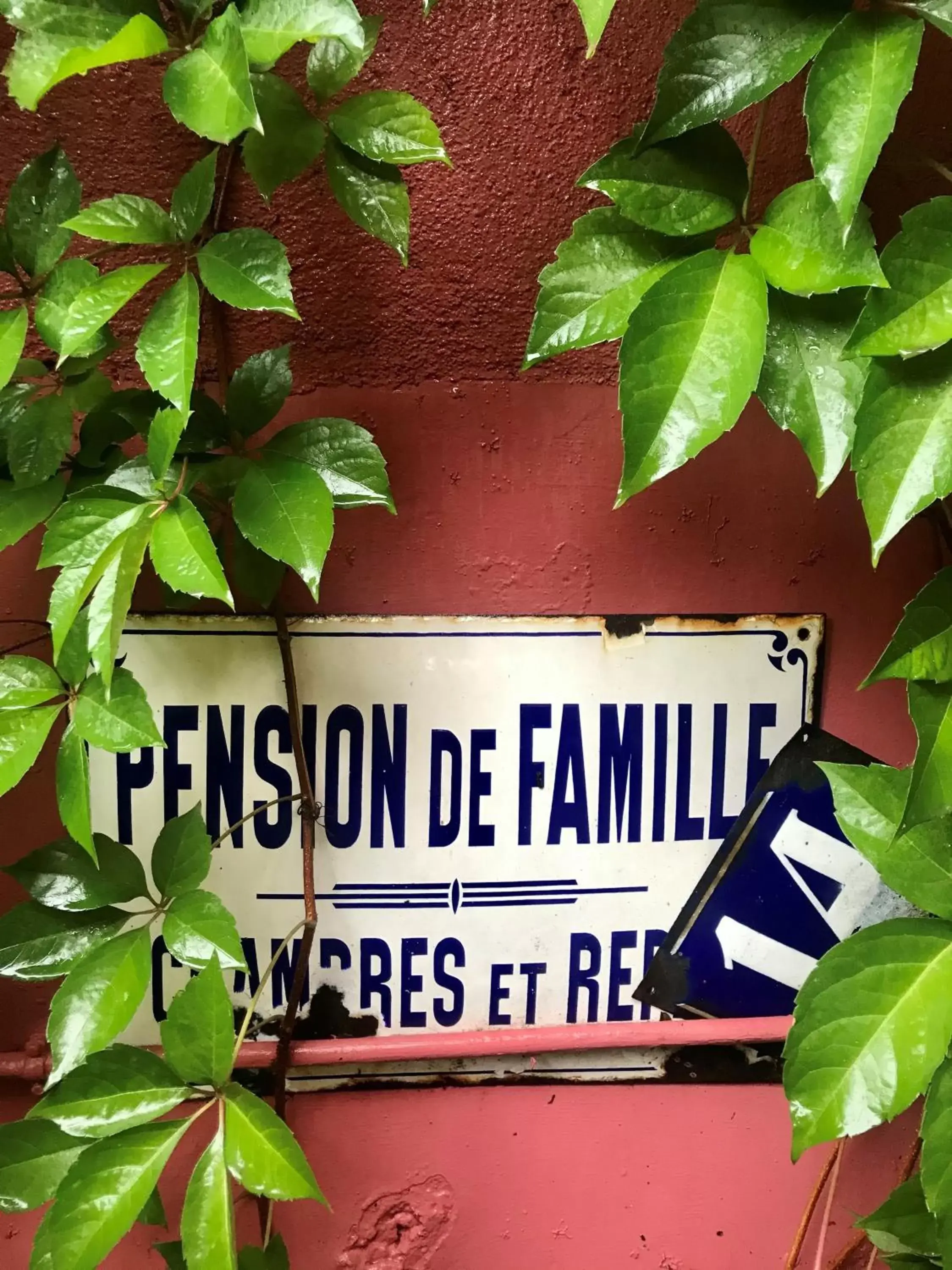 Property logo or sign in Hotel des Arceaux