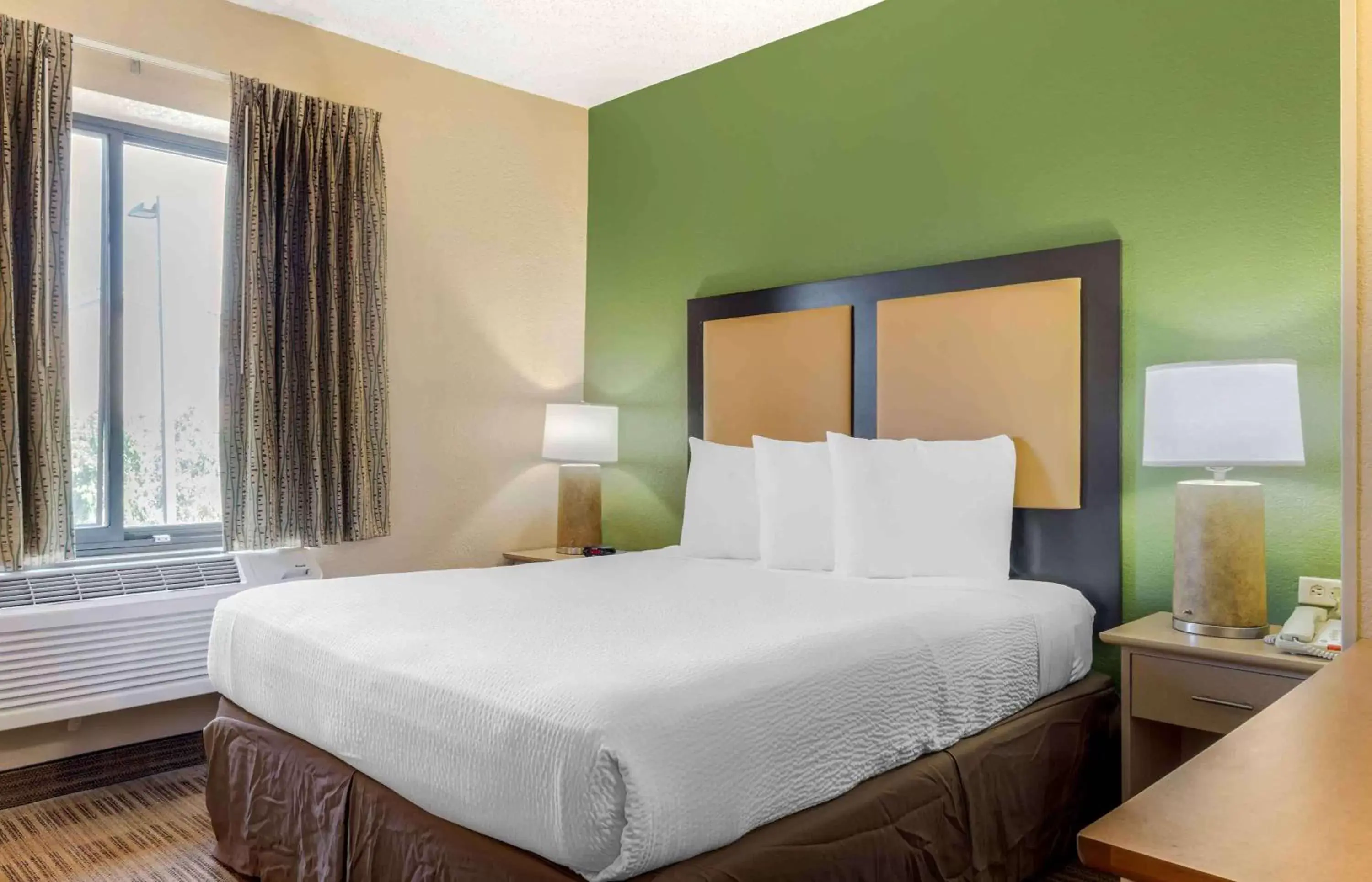 Bedroom, Bed in Extended Stay America Select Suites - Dallas - Las Colinas - Meadow Creek Dr