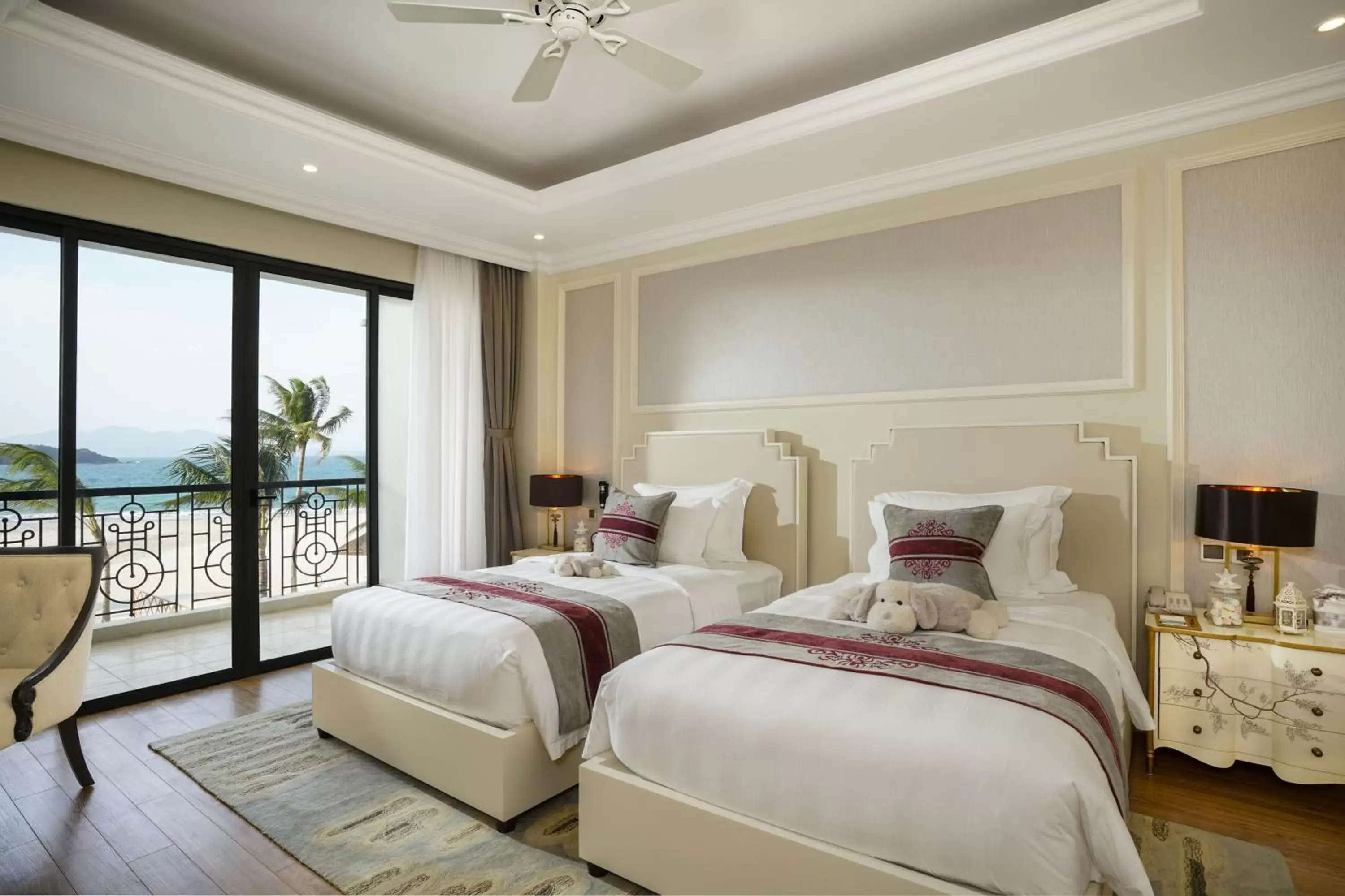 Bed in Vinpearl Resort Nha Trang