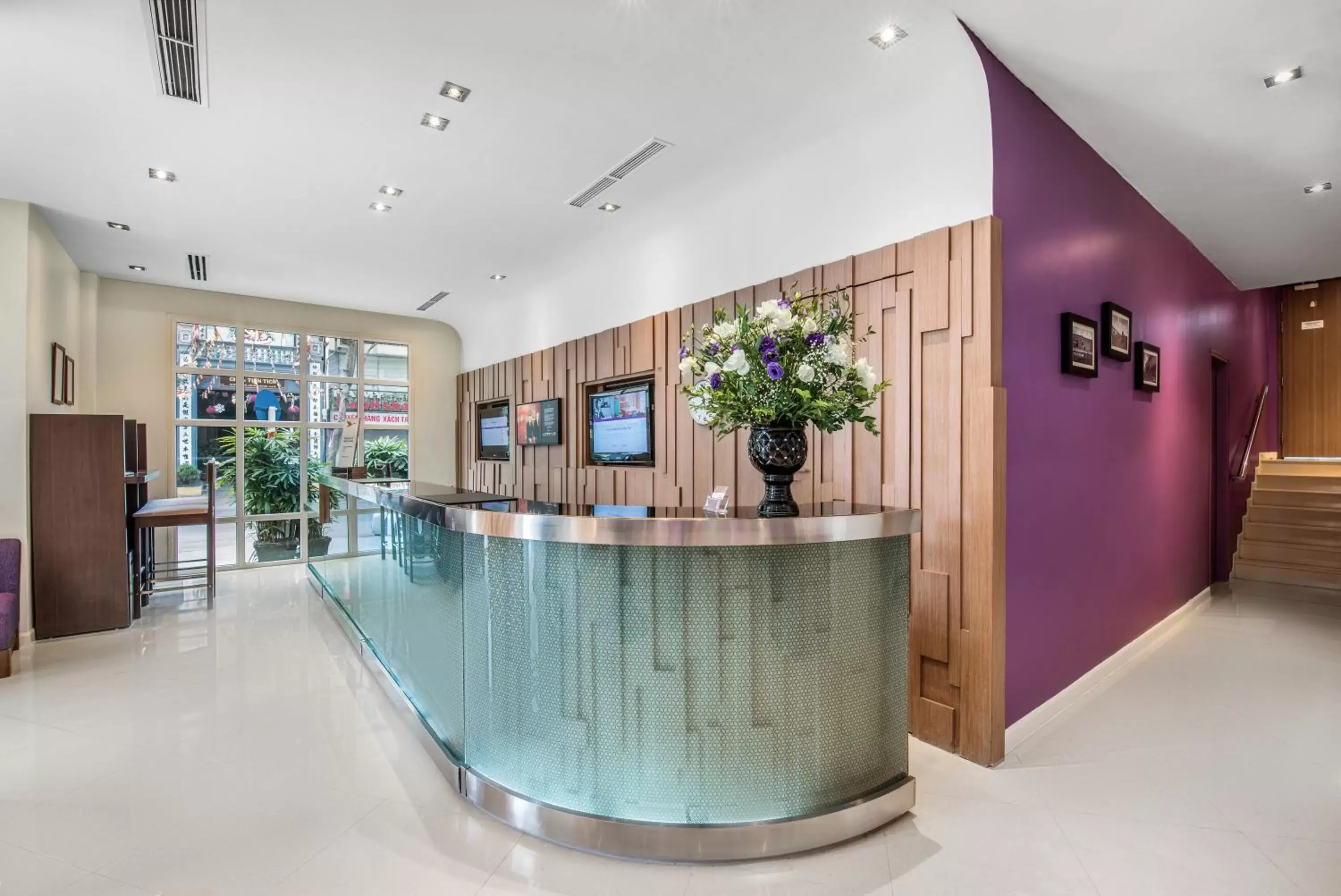 Lobby or reception in Mercure Hanoi La Gare Hotel Lobby or reception in Mercure Hanoi La Gare Hotel