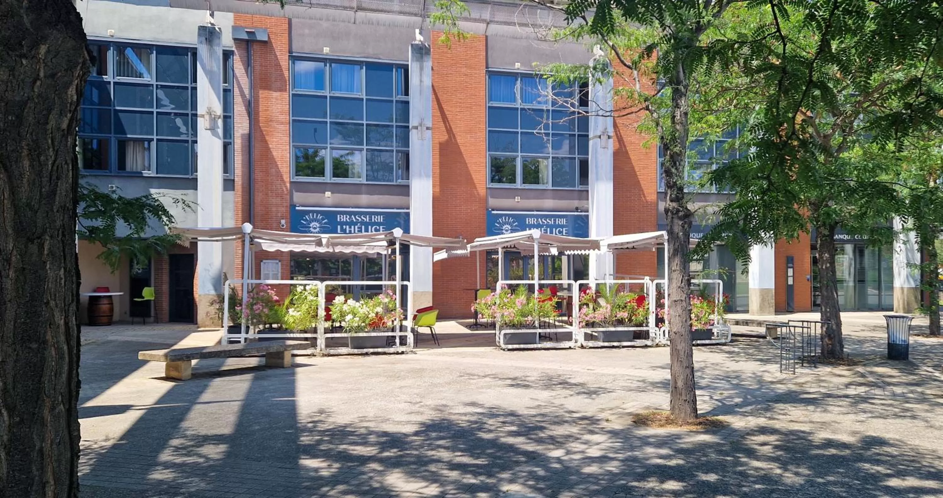 Restaurant/places to eat in Clarion Aparthotel Toulouse Blagnac Airport