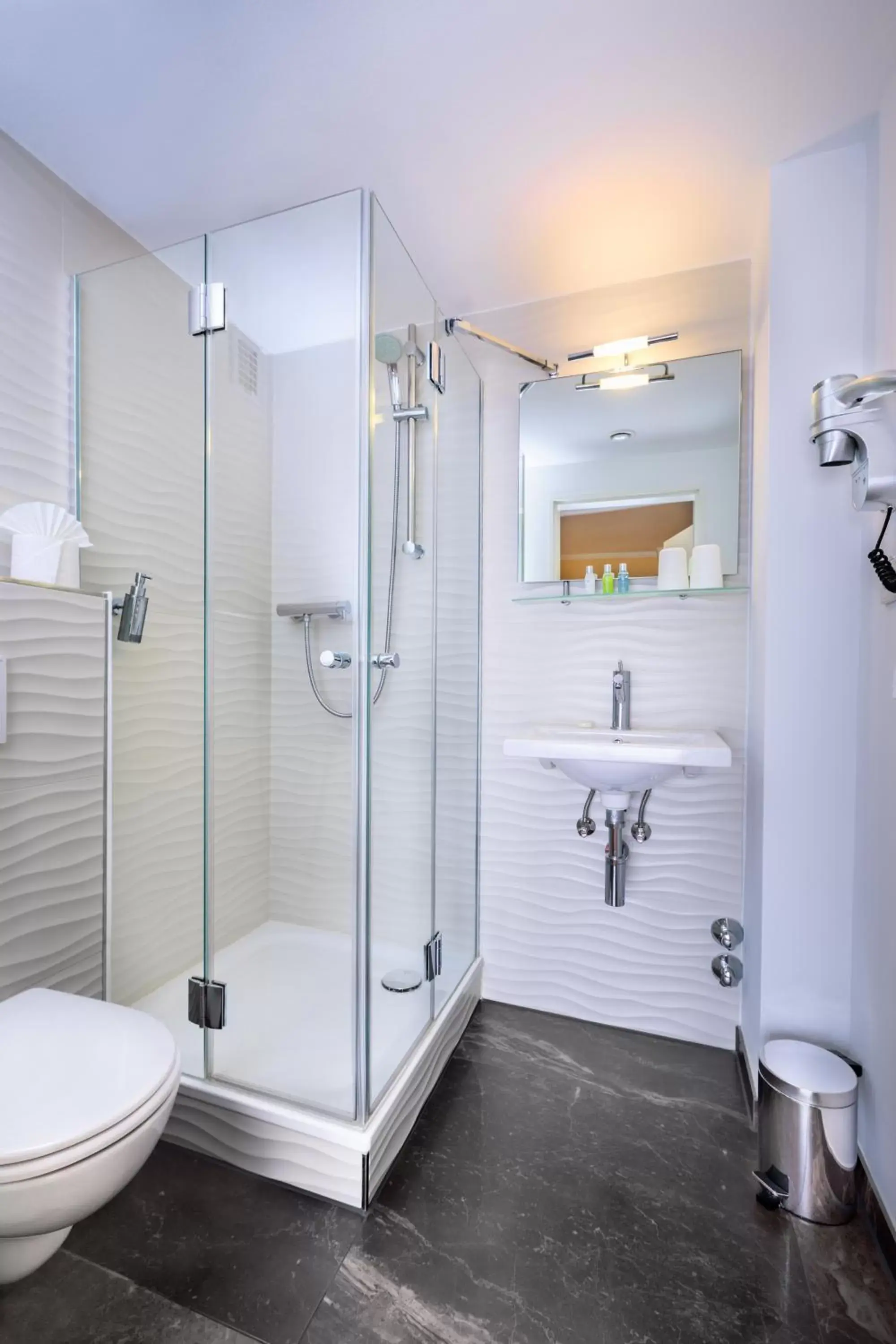 Shower, Bathroom in Hotel Vis à vis