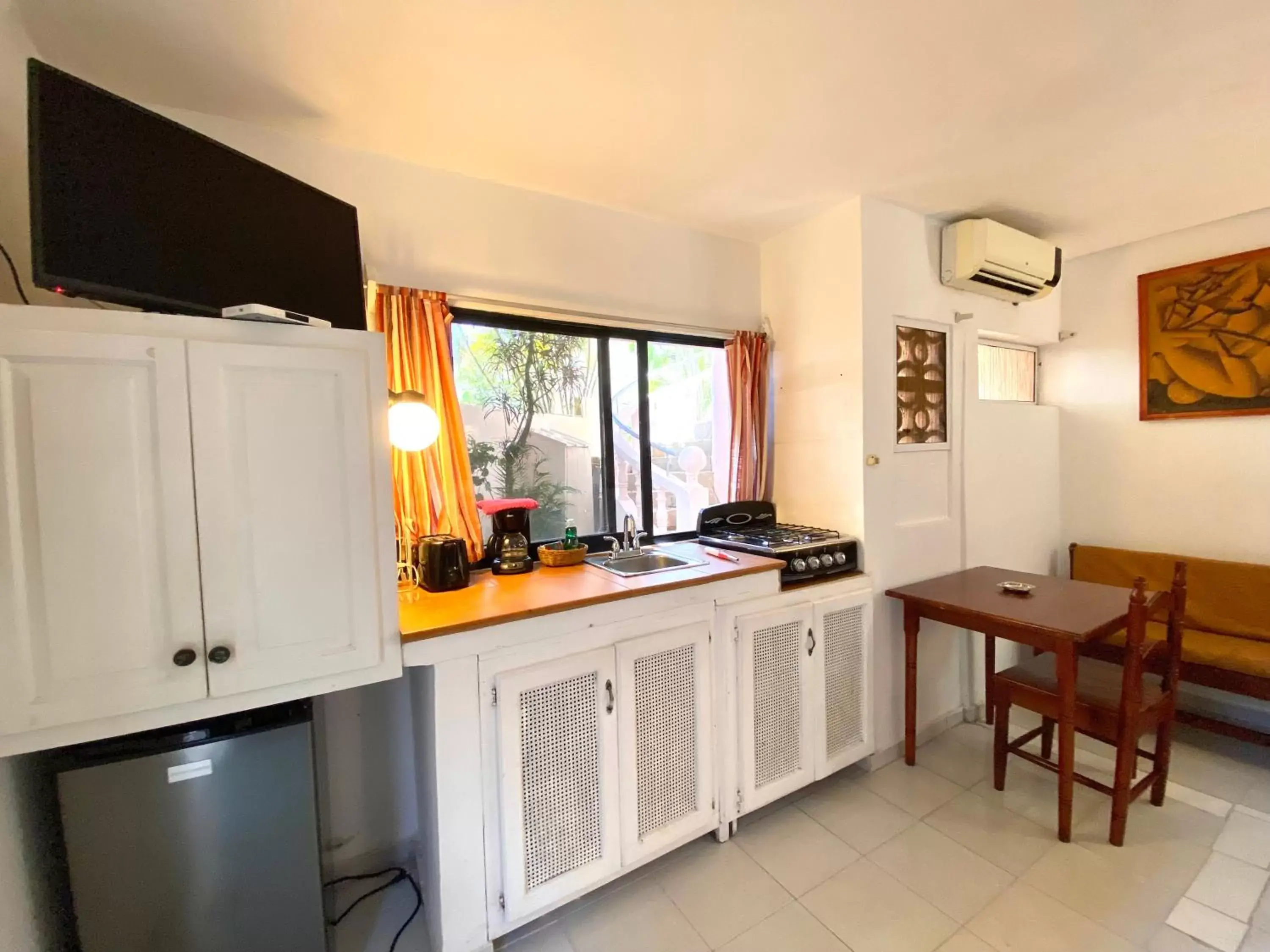 TV and multimedia, Kitchen/Kitchenette in Hotel Alegria