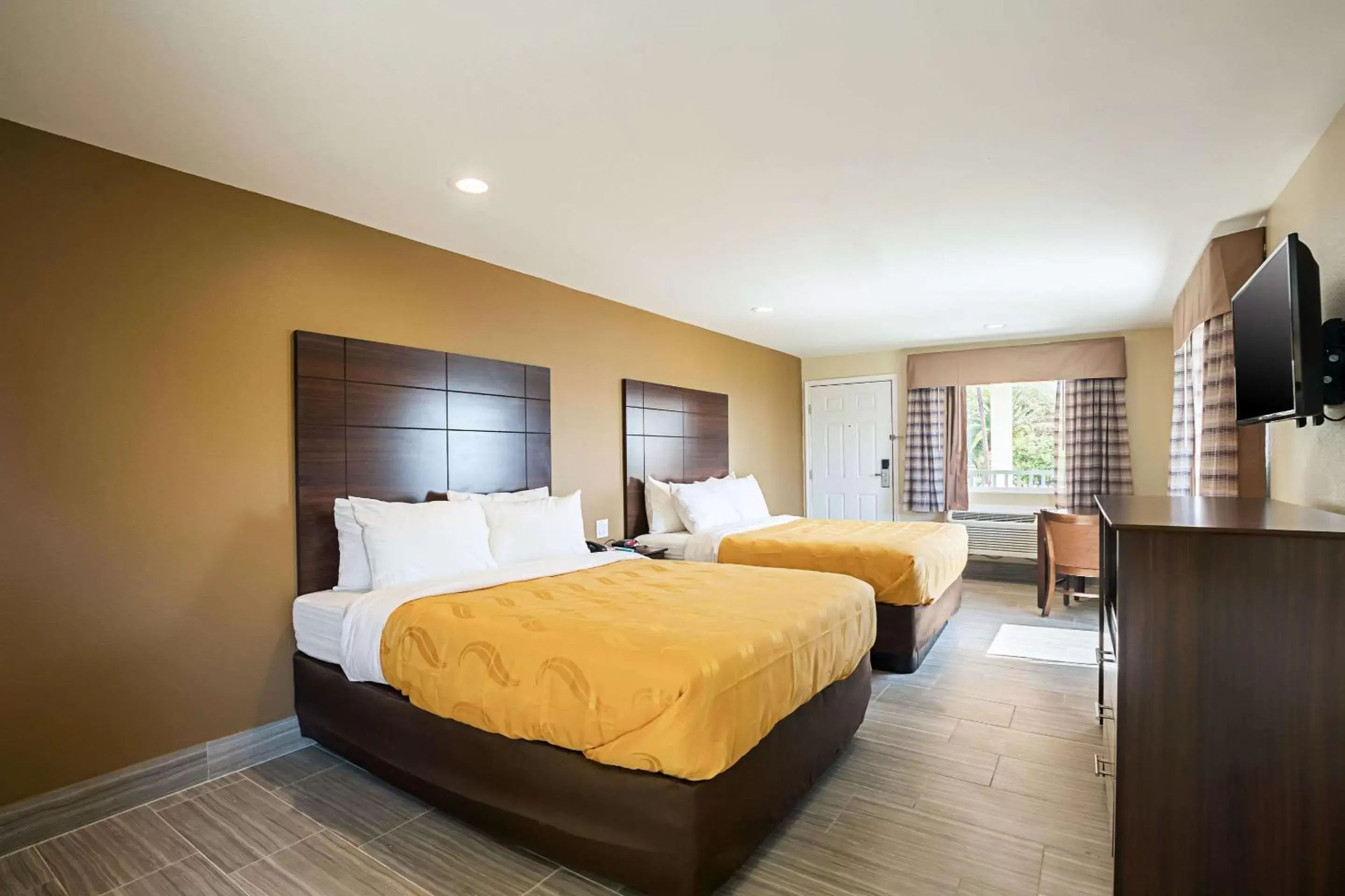 Photo of the whole room, Bed in Quality Inn Rockport on Aransas Bay