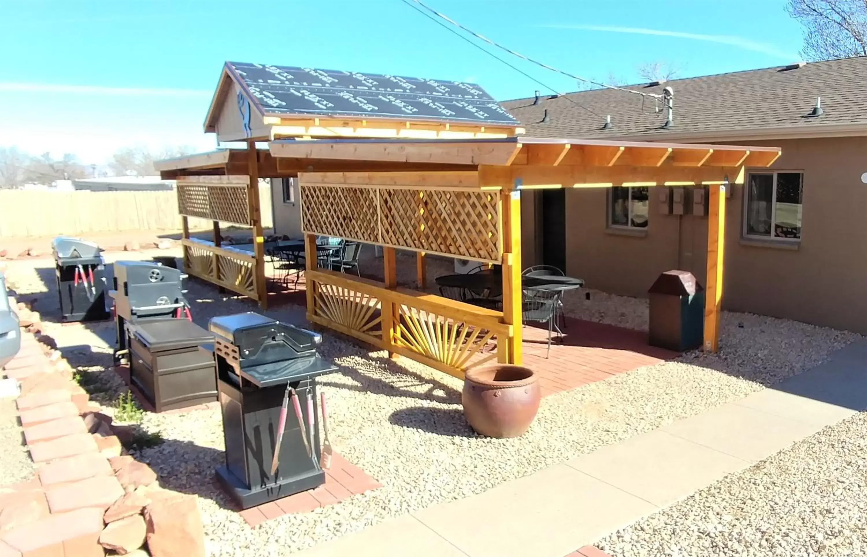 BBQ facilities in Lake Powell Motel & Apartments