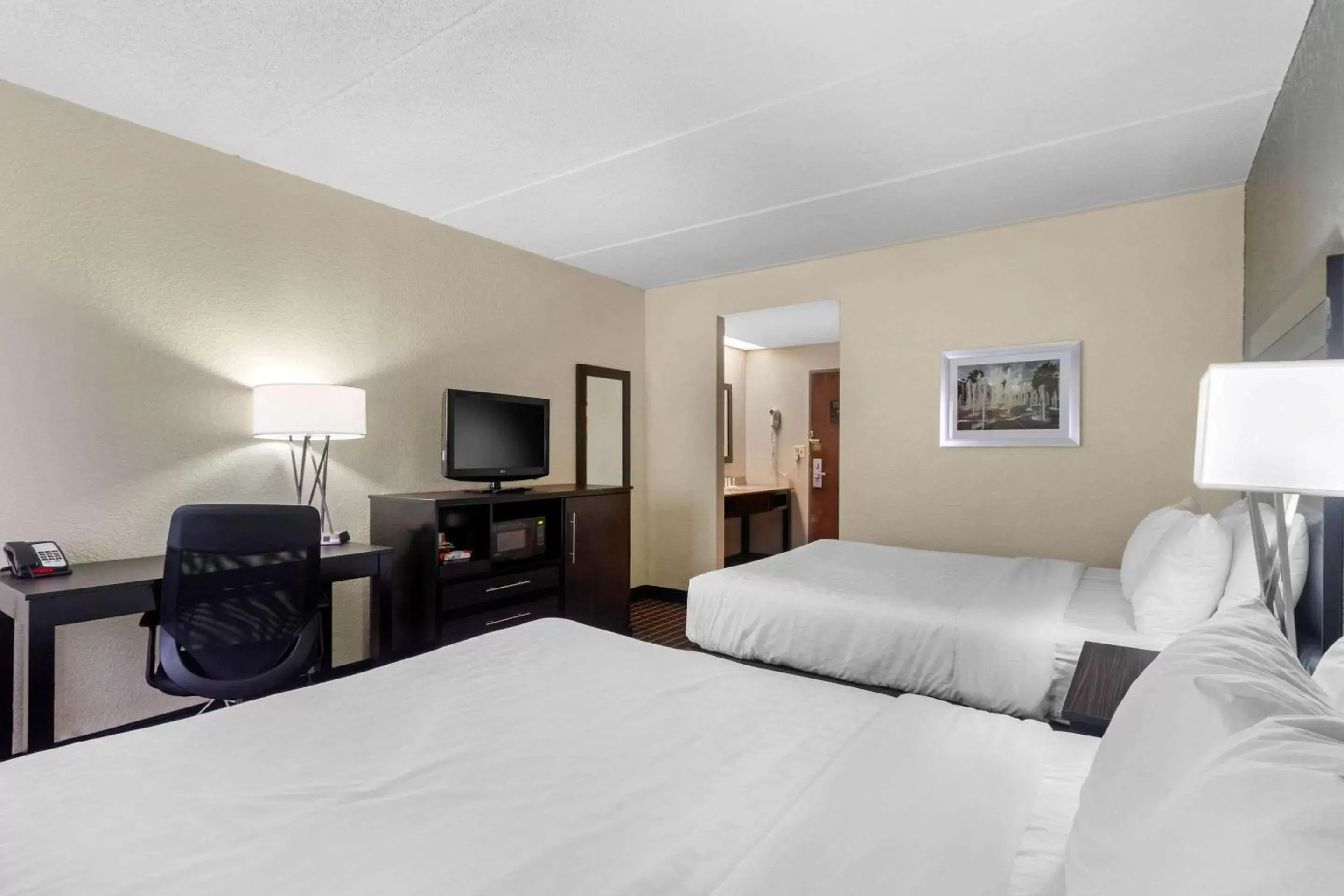 Photo of the whole room, Bed in Sleep Inn & Suites West Knoxville