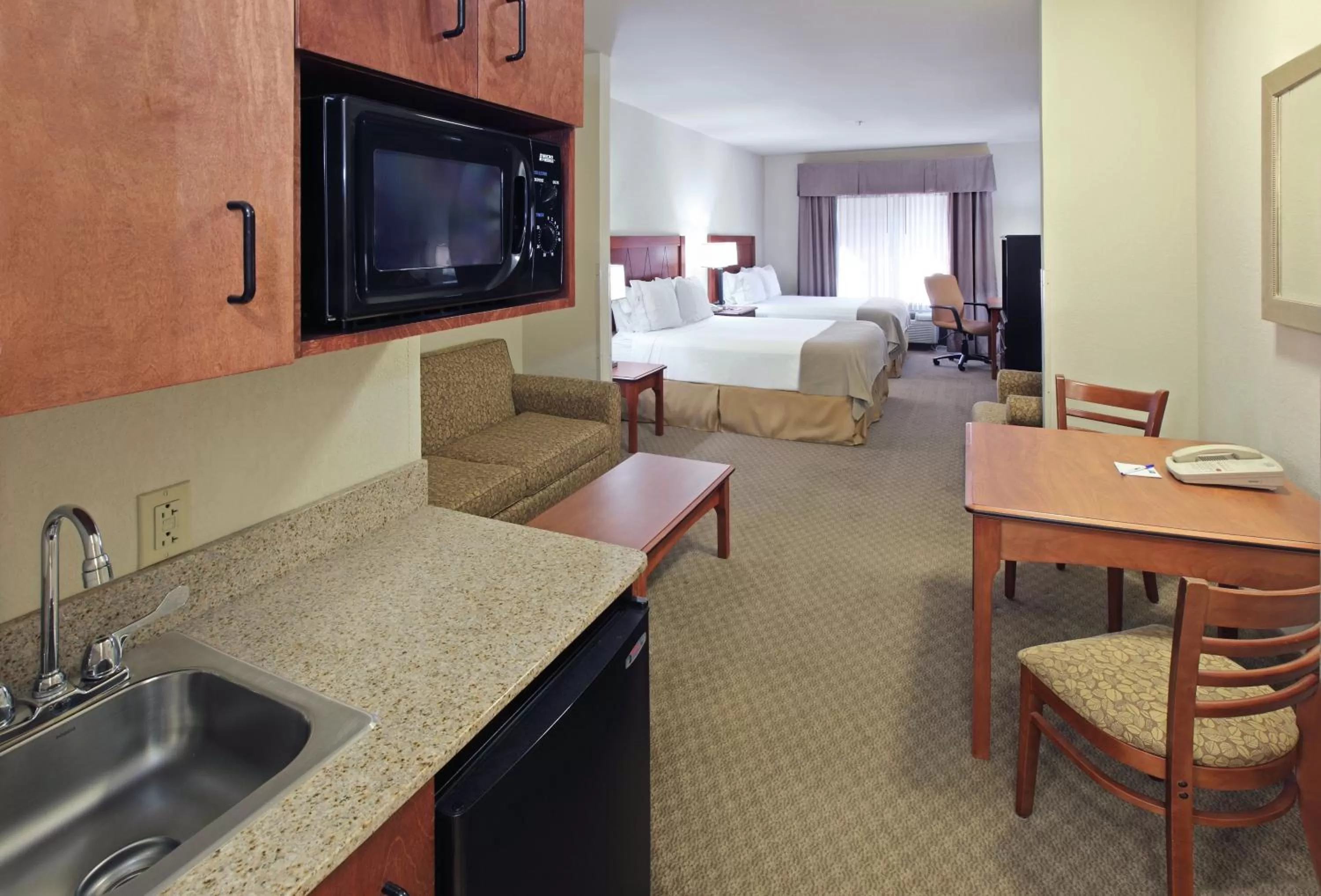 Bedroom, Bed in Holiday Inn Express & Suites Pine Bluff/Pines Mall by IHG