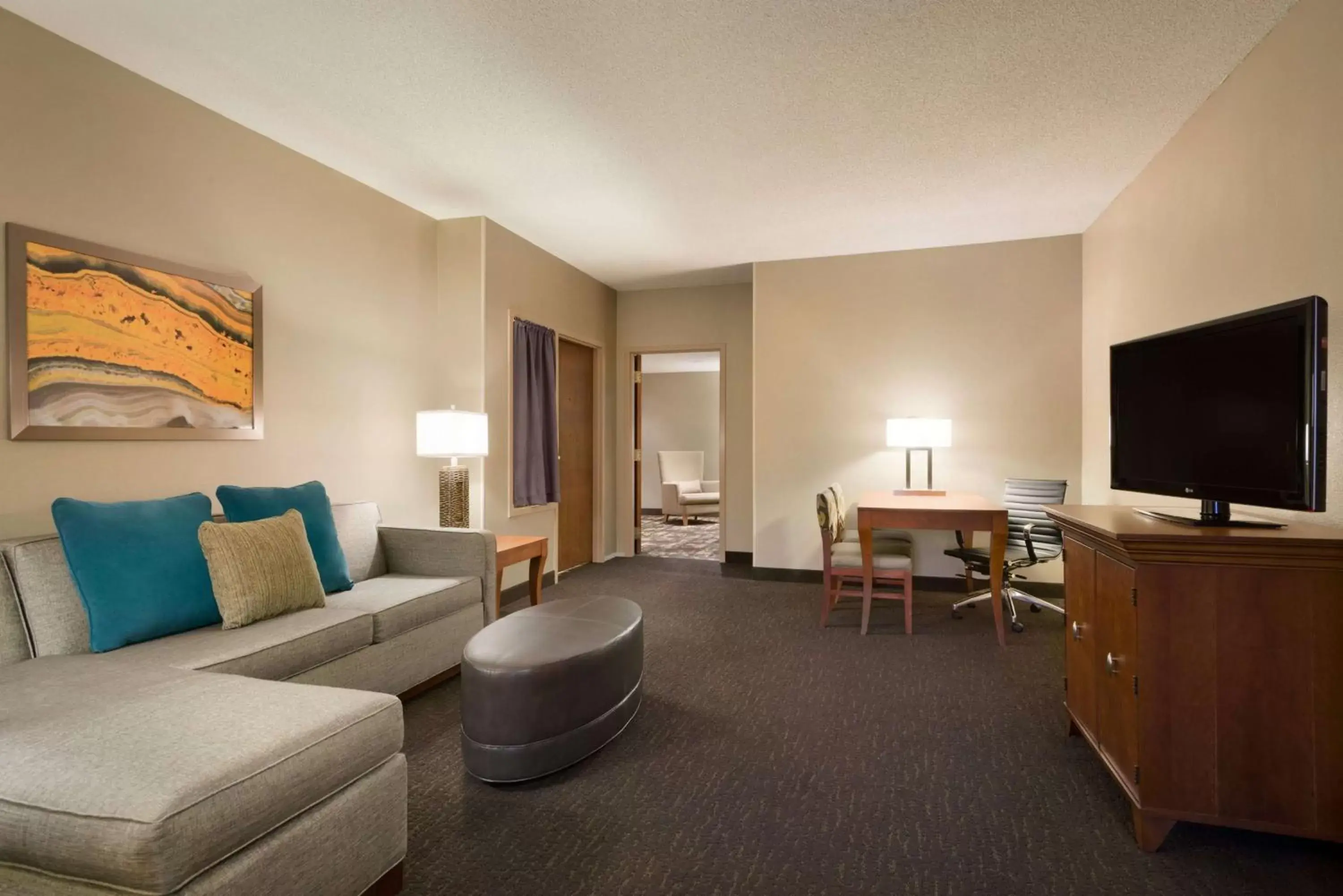 Bedroom, Seating Area in Embassy Suites by Hilton Nashville South Cool Springs
