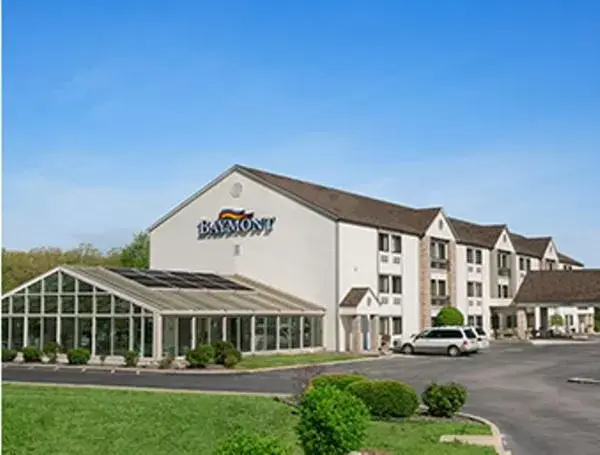 Property building in Baymont by Wyndham Sullivan Property building in Baymont by Wyndham Sullivan