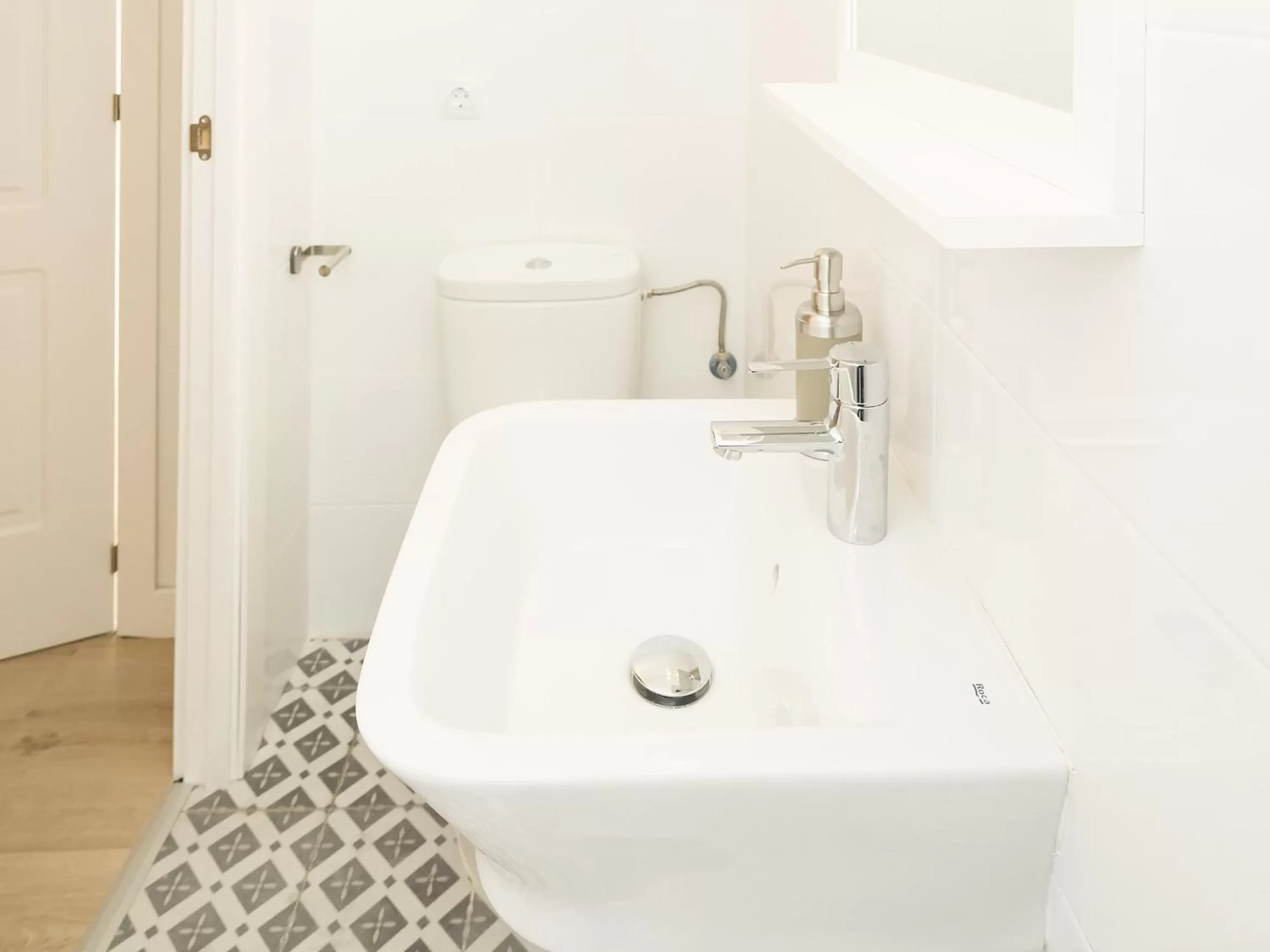 Single Room with Private Bathroom - single occupancy in El Hotelito 27