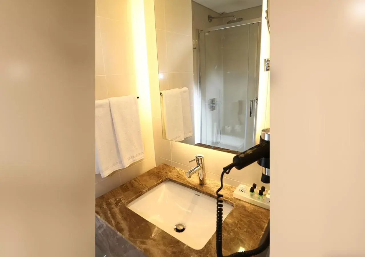 Bathroom in Marble Hotel