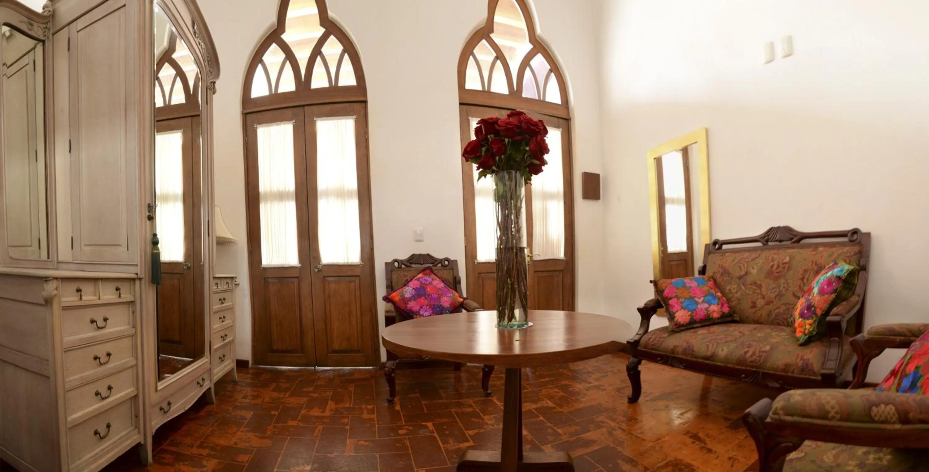 Seating area in El Serafin Hotel Boutique