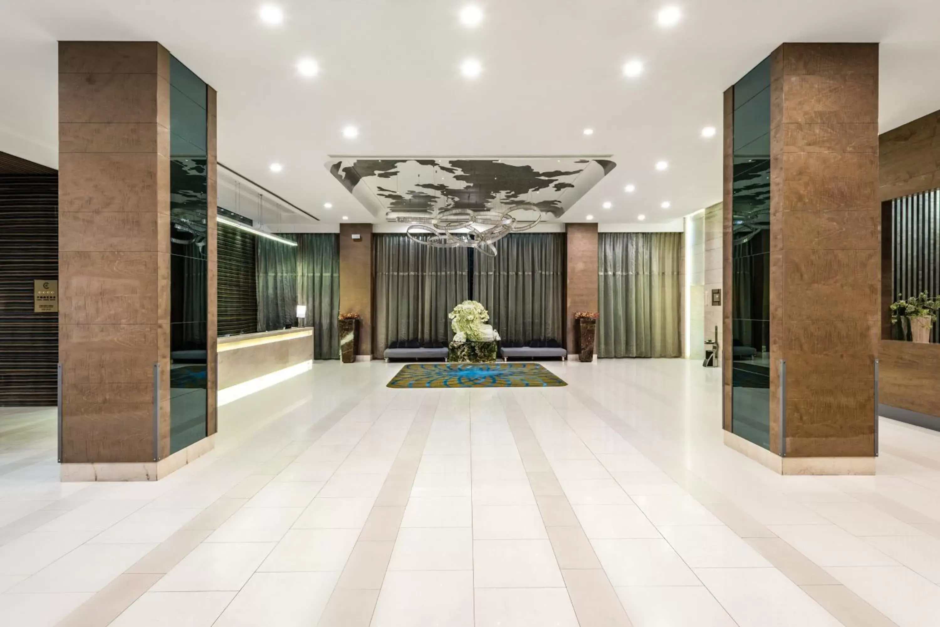 Property building, Lobby/Reception in Holiday Inn Express Beijing Yizhuang, an IHG Hotel