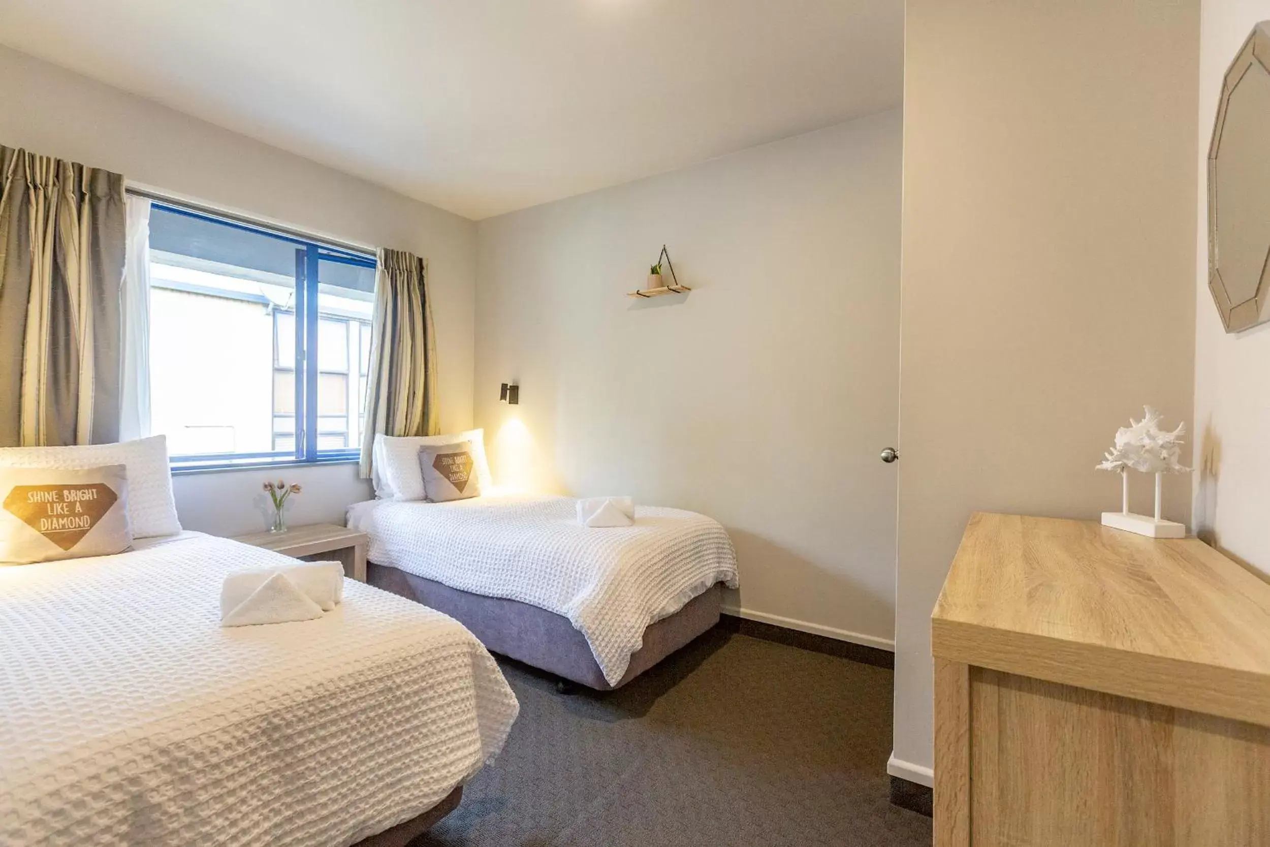 Family Room with Lake View in Clearwater Motor Lodge Family Room with Lake View in Clearwater Motor Lodge