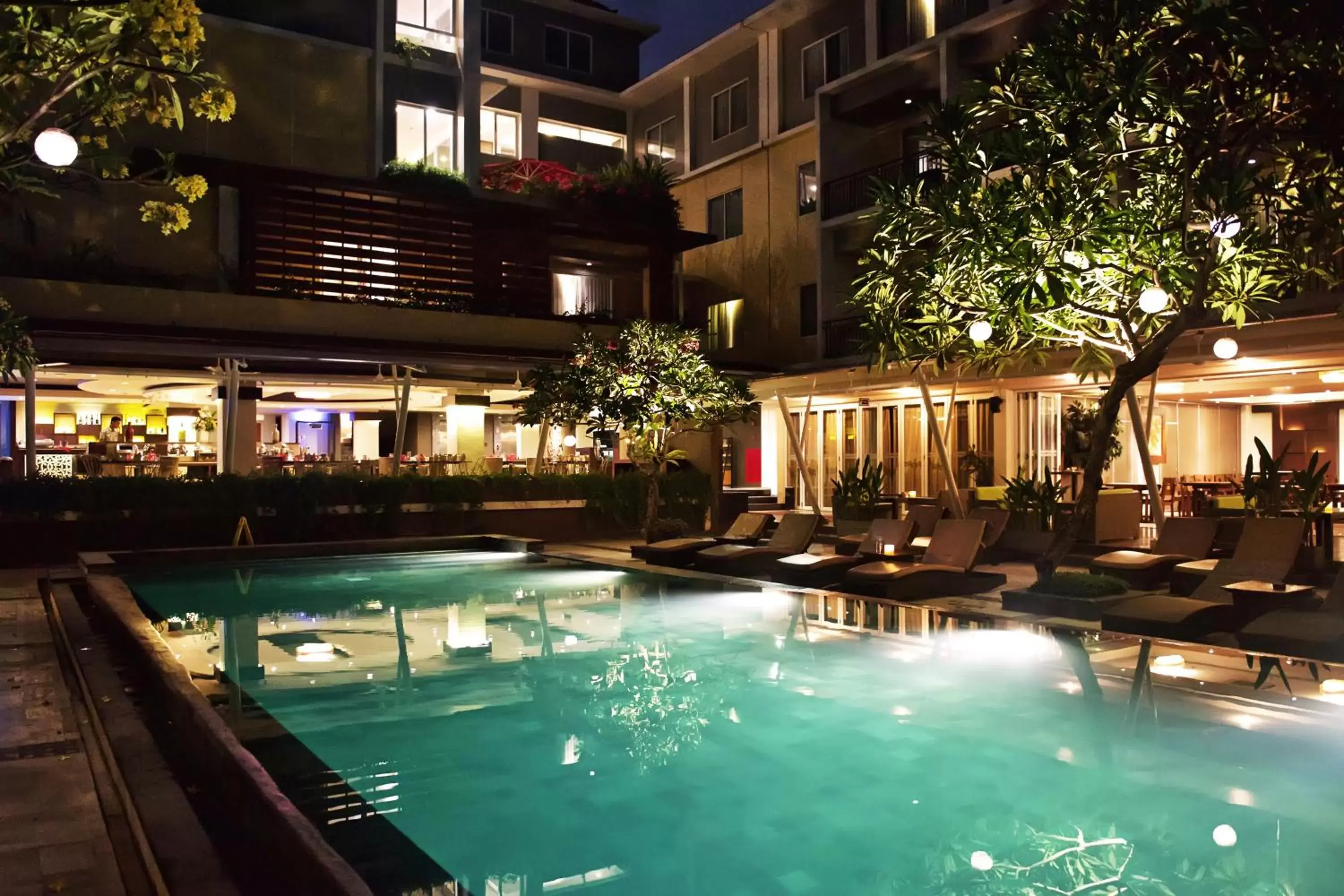 Restaurant/places to eat, Swimming Pool in The Kana Kuta Hotel