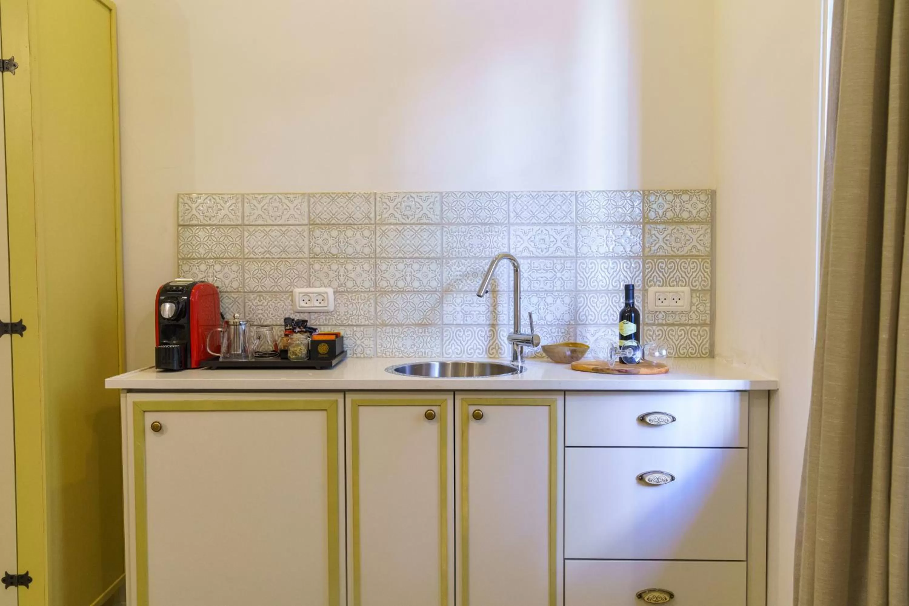 Kitchen or kitchenette in The Way Inn - Boutique Suites