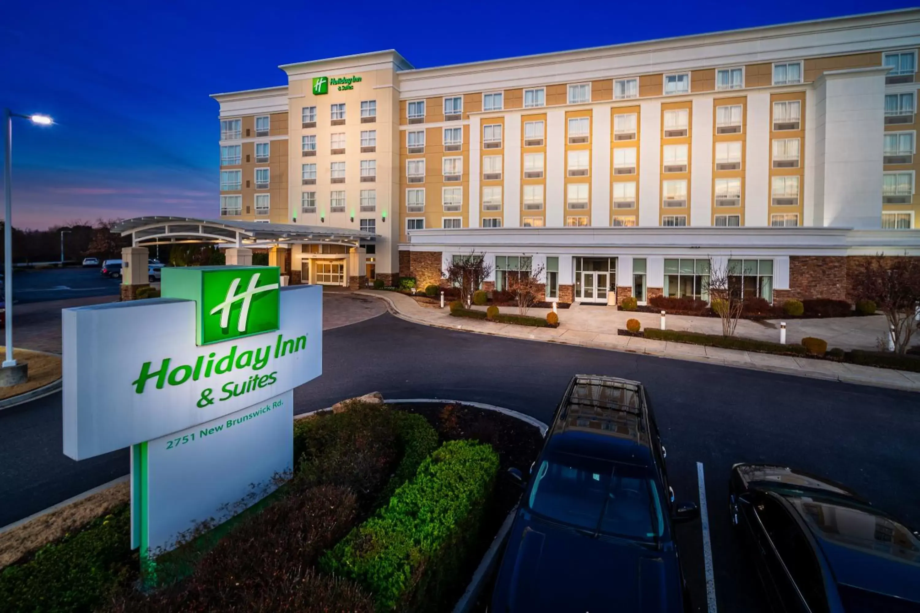 Property Building in Holiday Inn Hotel & Suites Memphis-Wolfchase Galleria, an IHG Hotel