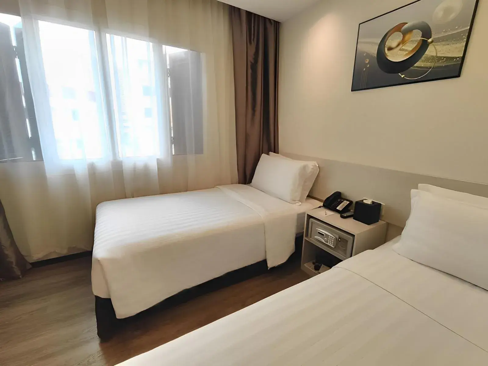 Bedroom, Bed in Link Hotel Singapore