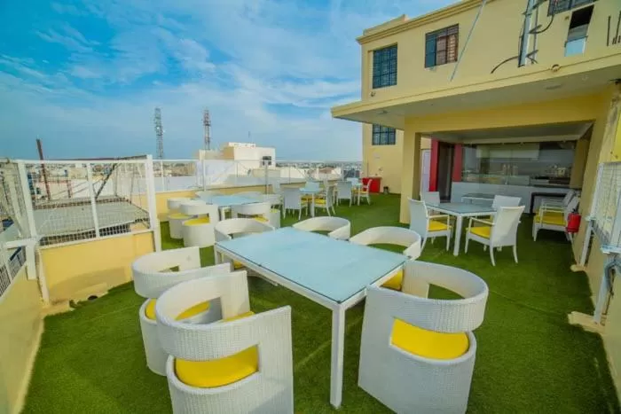 Restaurant/places to eat in Poppys Tower Tiruppur