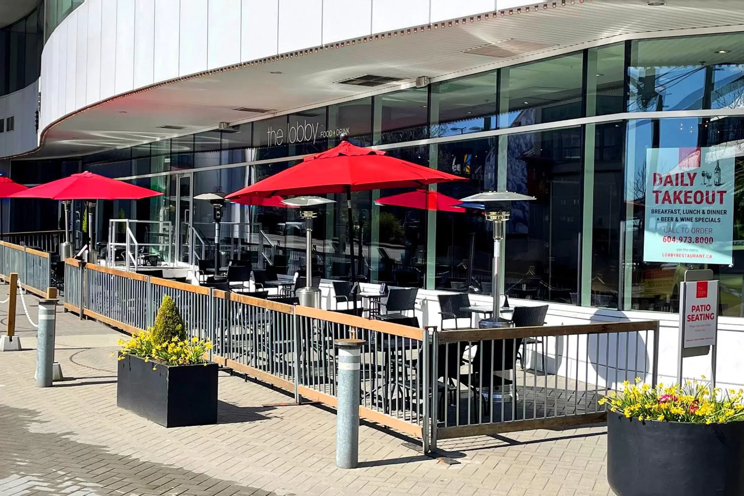 Patio in Pinnacle Hotel at the Pier