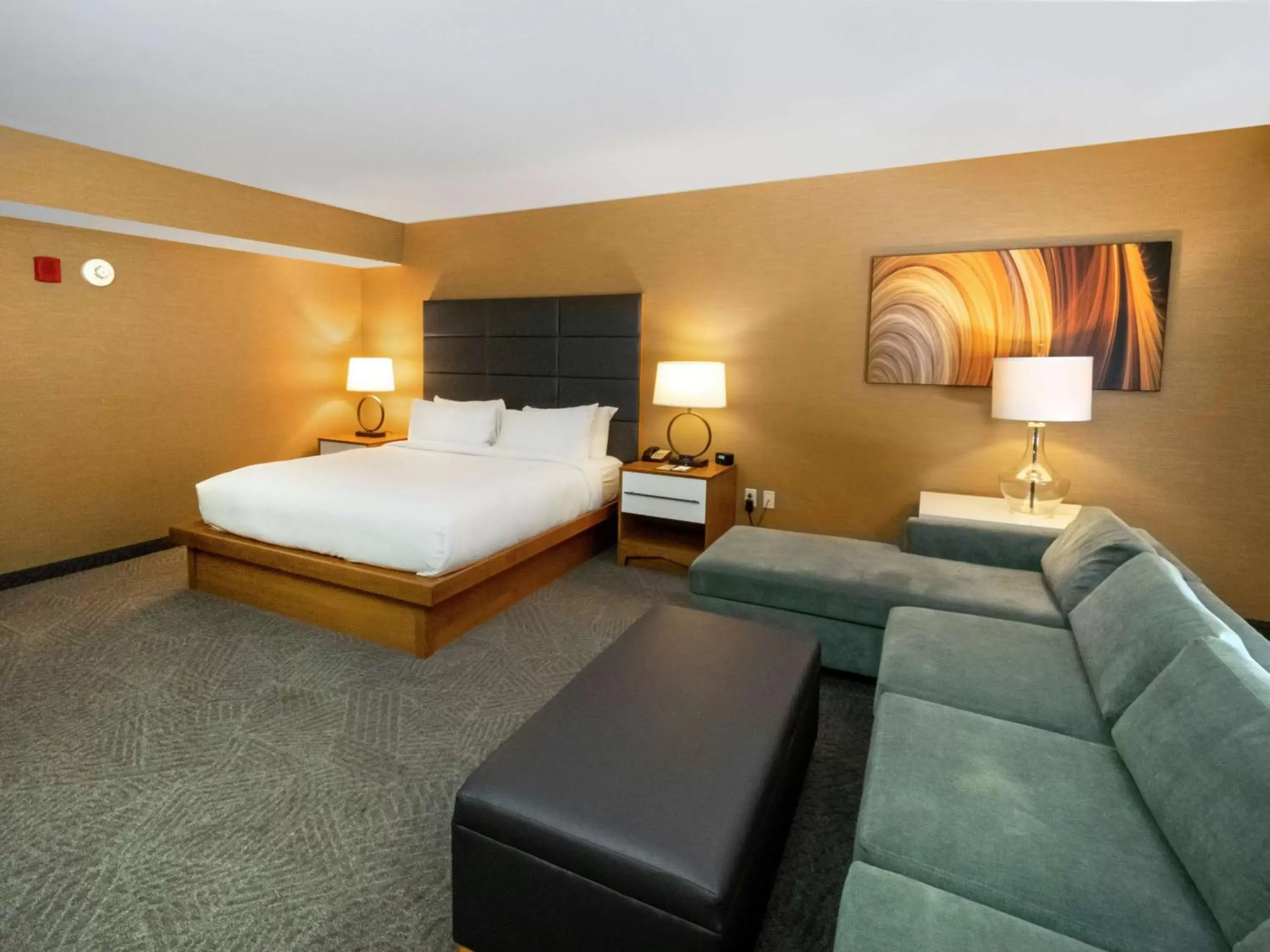 Bed in DoubleTree by Hilton Hotel Niagara Falls New York