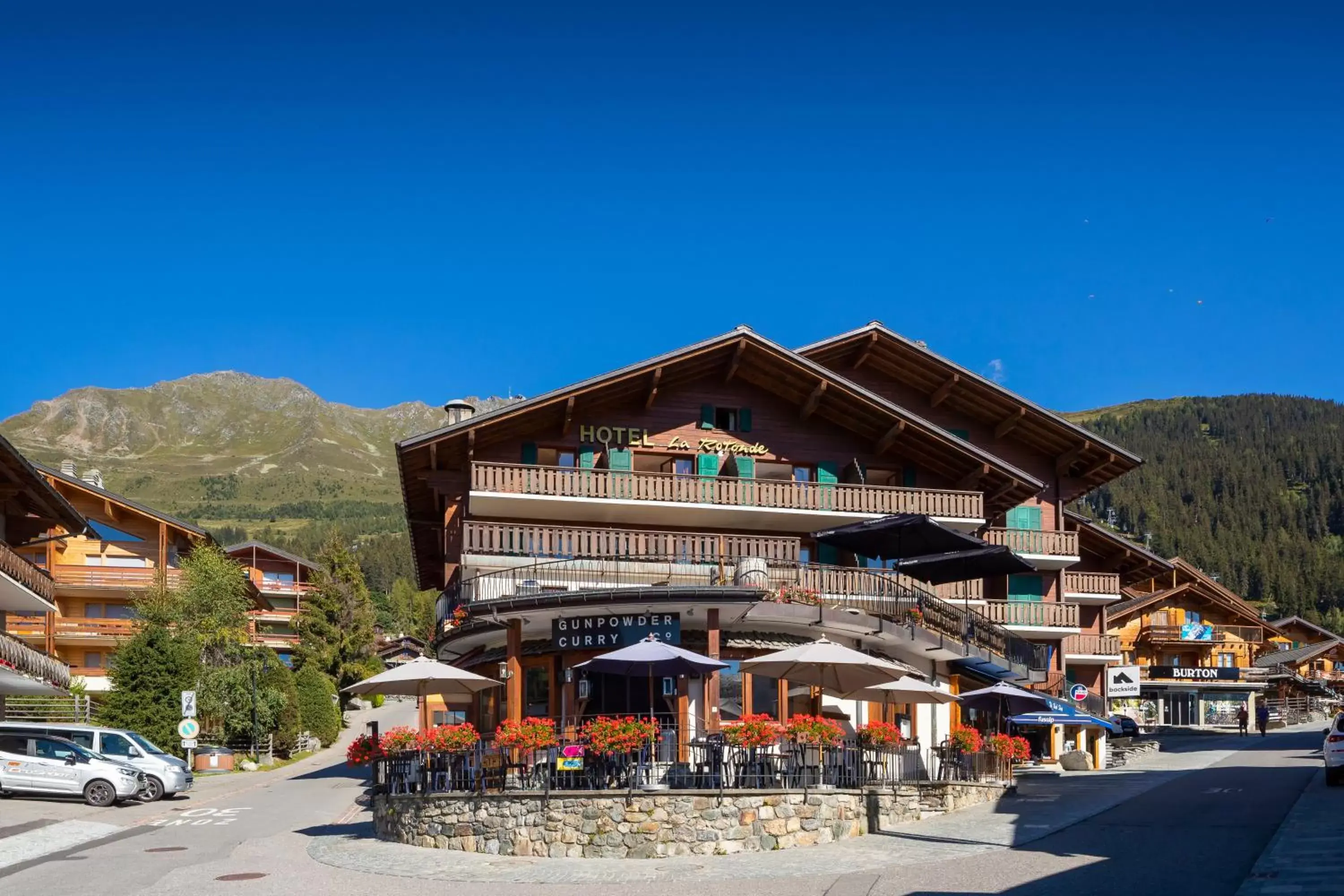 Facade/entrance, Property Building in Hotel la Rotonde