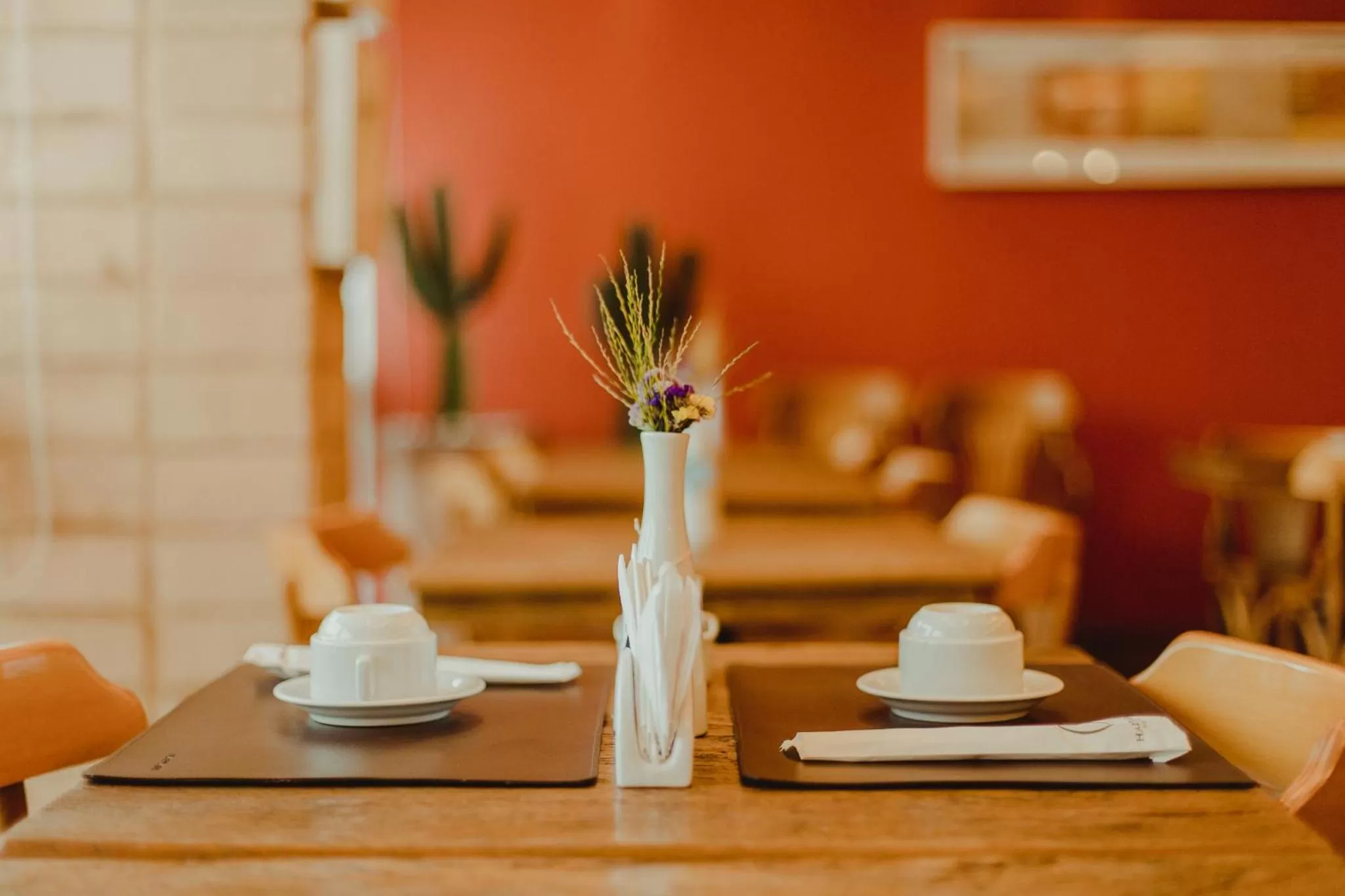 Restaurant/places to eat in Hotel Habitare