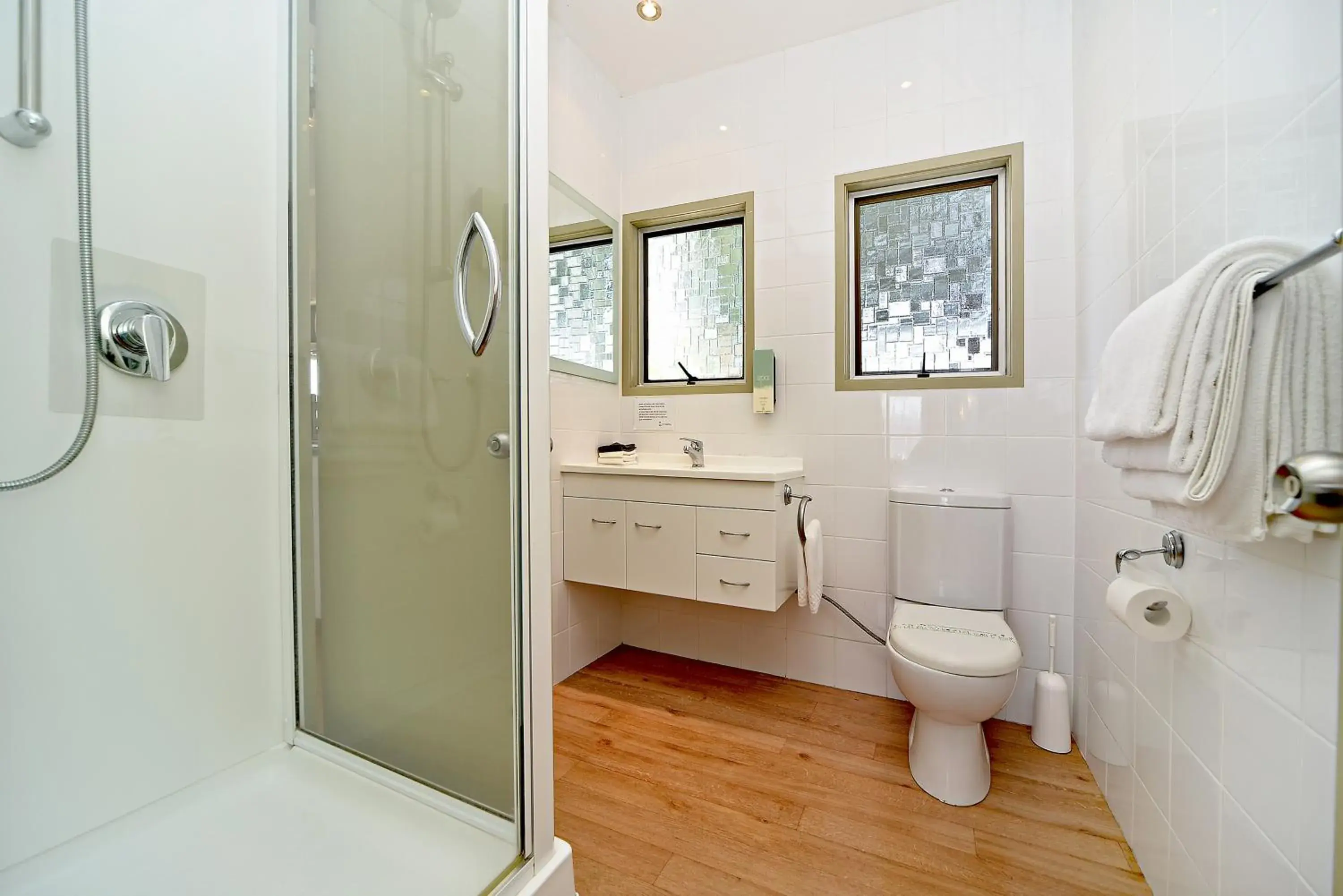 Bedroom, Bathroom in Takapuna Motor Lodge