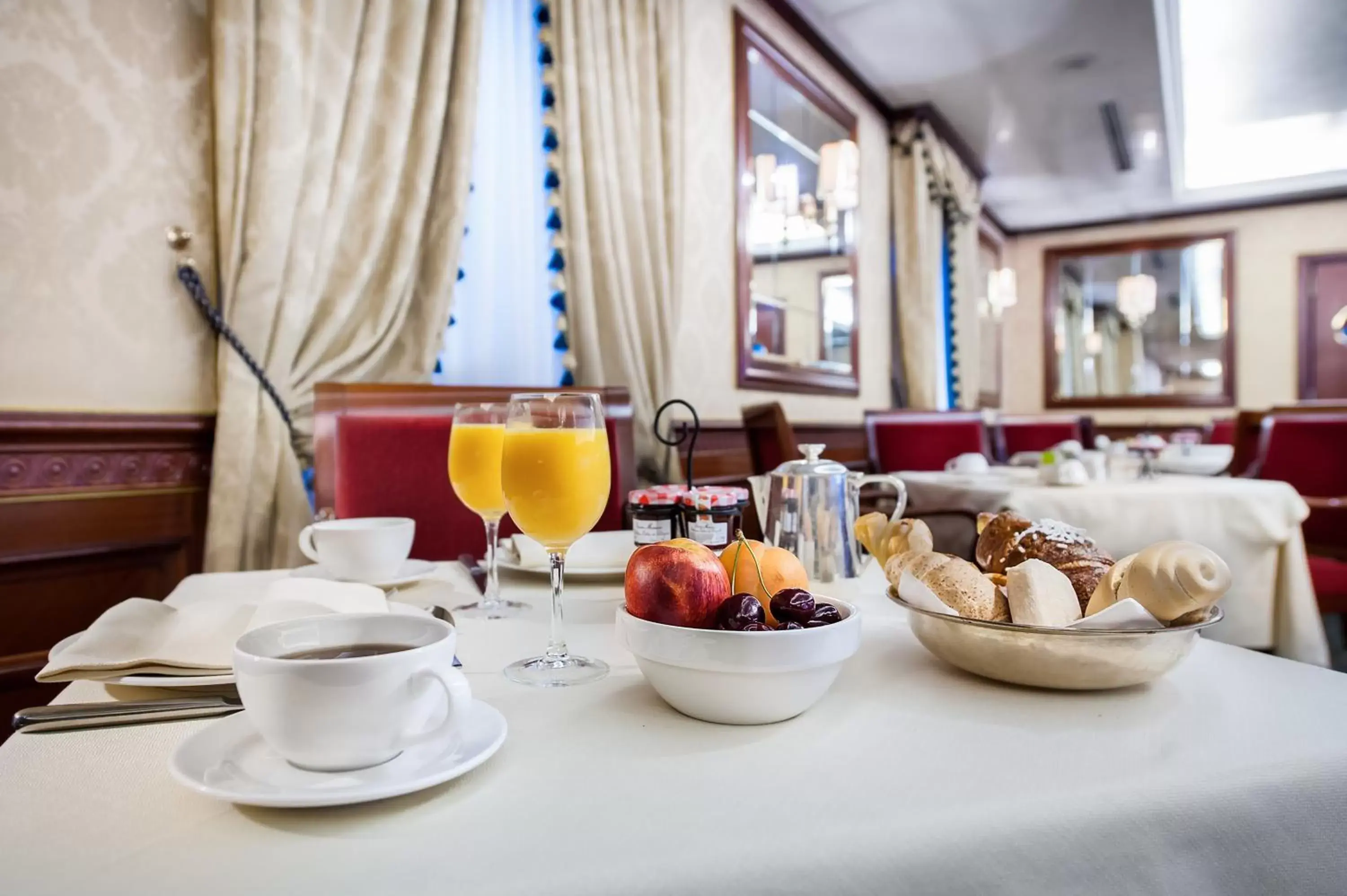 Restaurant/places to eat, Breakfast in Hotel Internazionale