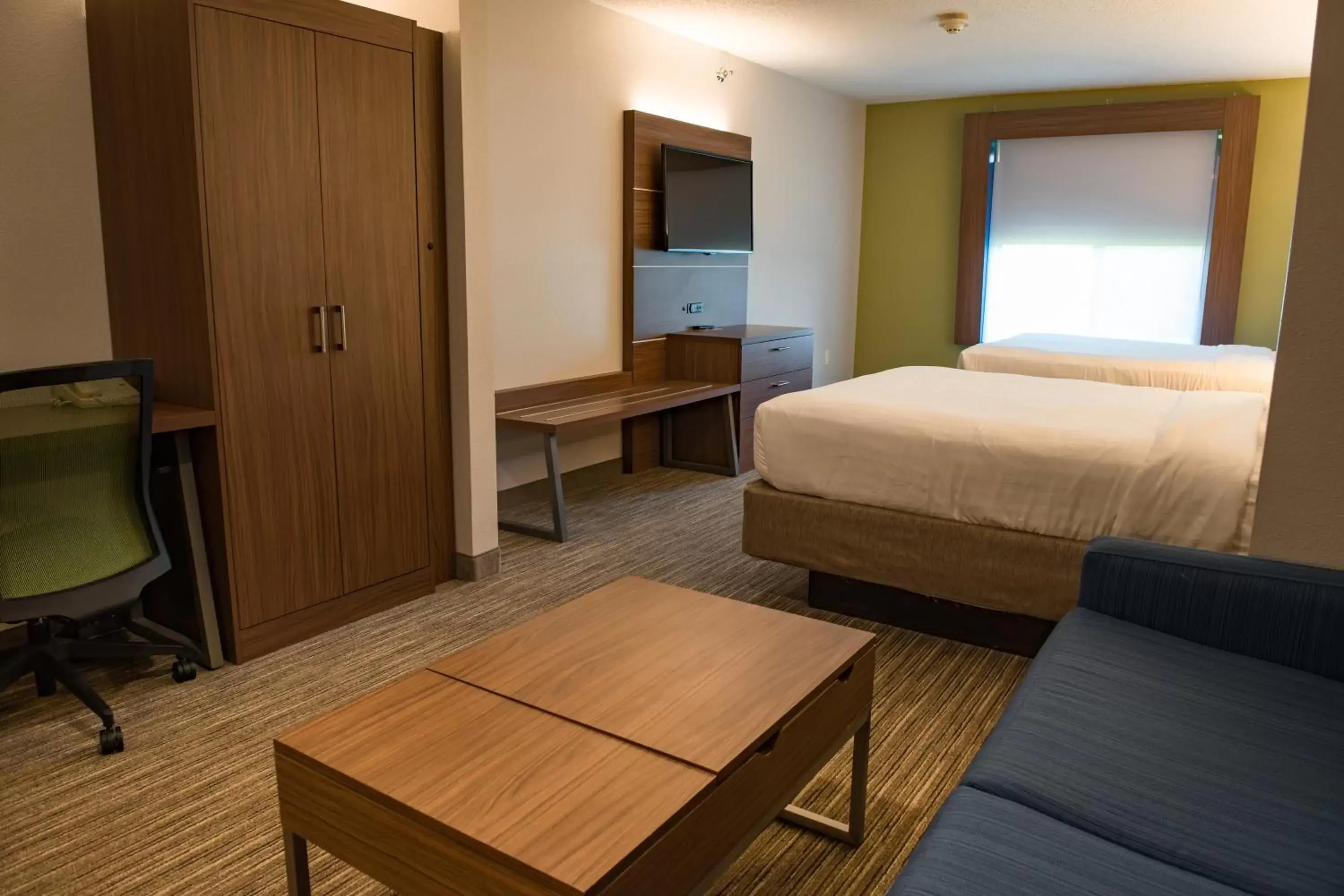 TV and multimedia, Bed in Holiday Inn Express Hotel & Suites Elkhart-South by IHG TV and multimedia, Bed in Holiday Inn Express Hotel & Suites Elkhart-South by IHG