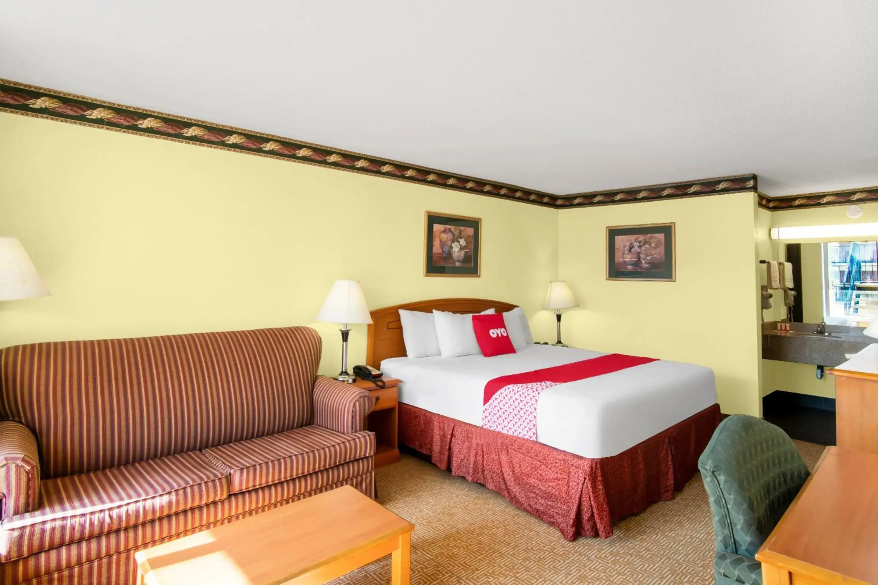 Bedroom, Room Photo in OYO Hotel Oklahoma City South I-35 and SE 29th
