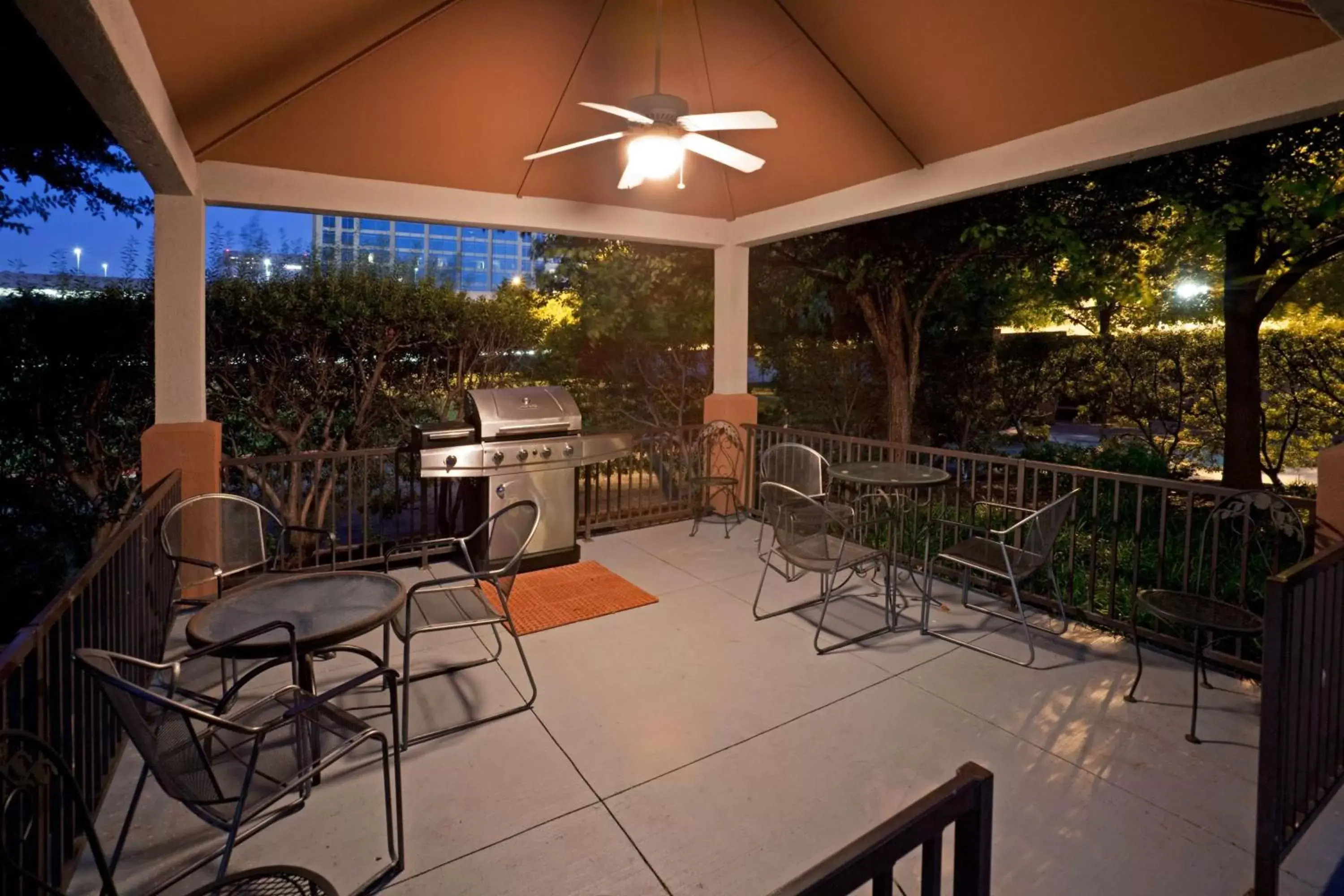 Patio in Sonesta Simply Suites Dallas Galleria