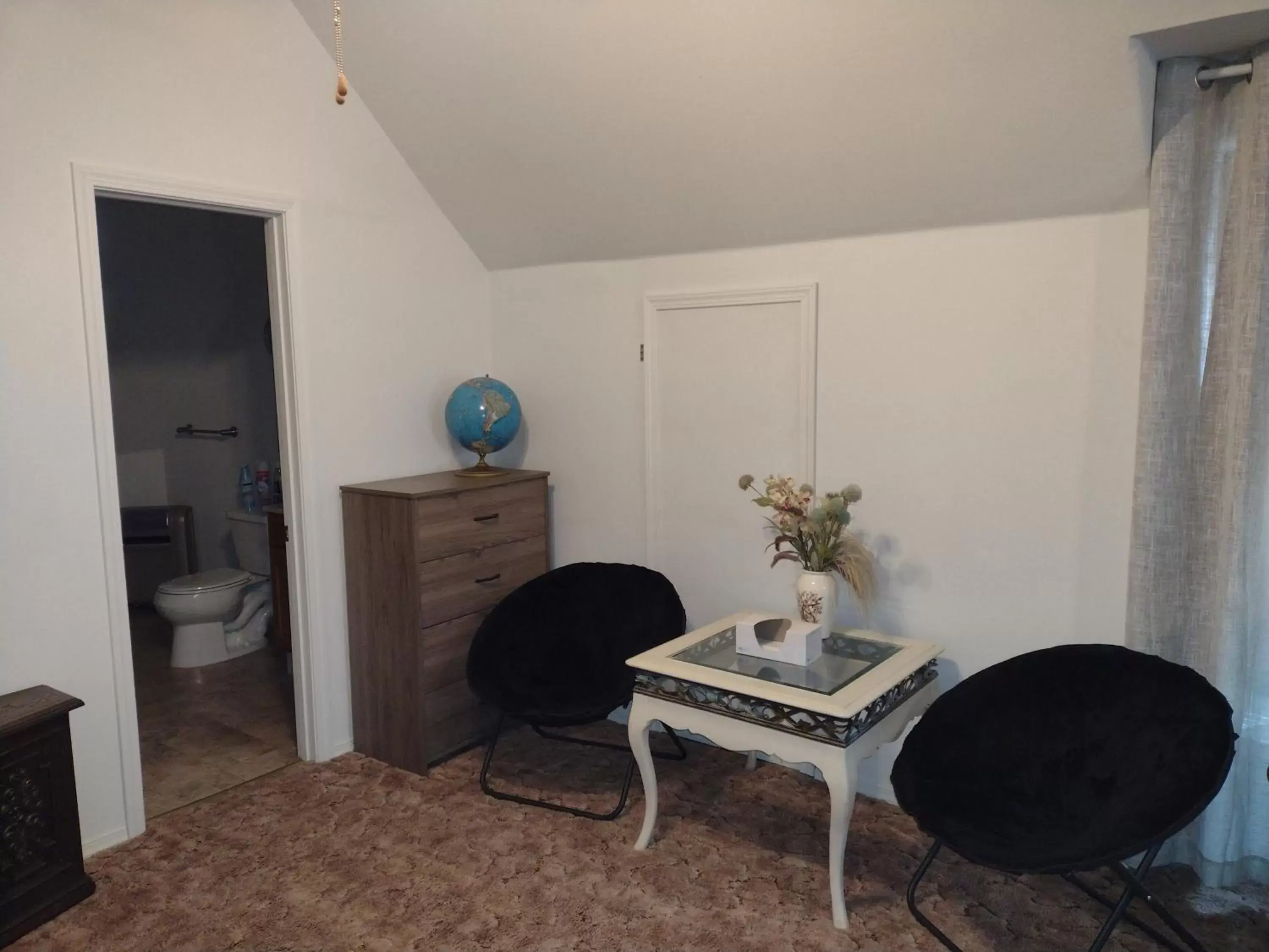 Living room, Seating Area in Quiet upstairs studio close to town 420 friendly