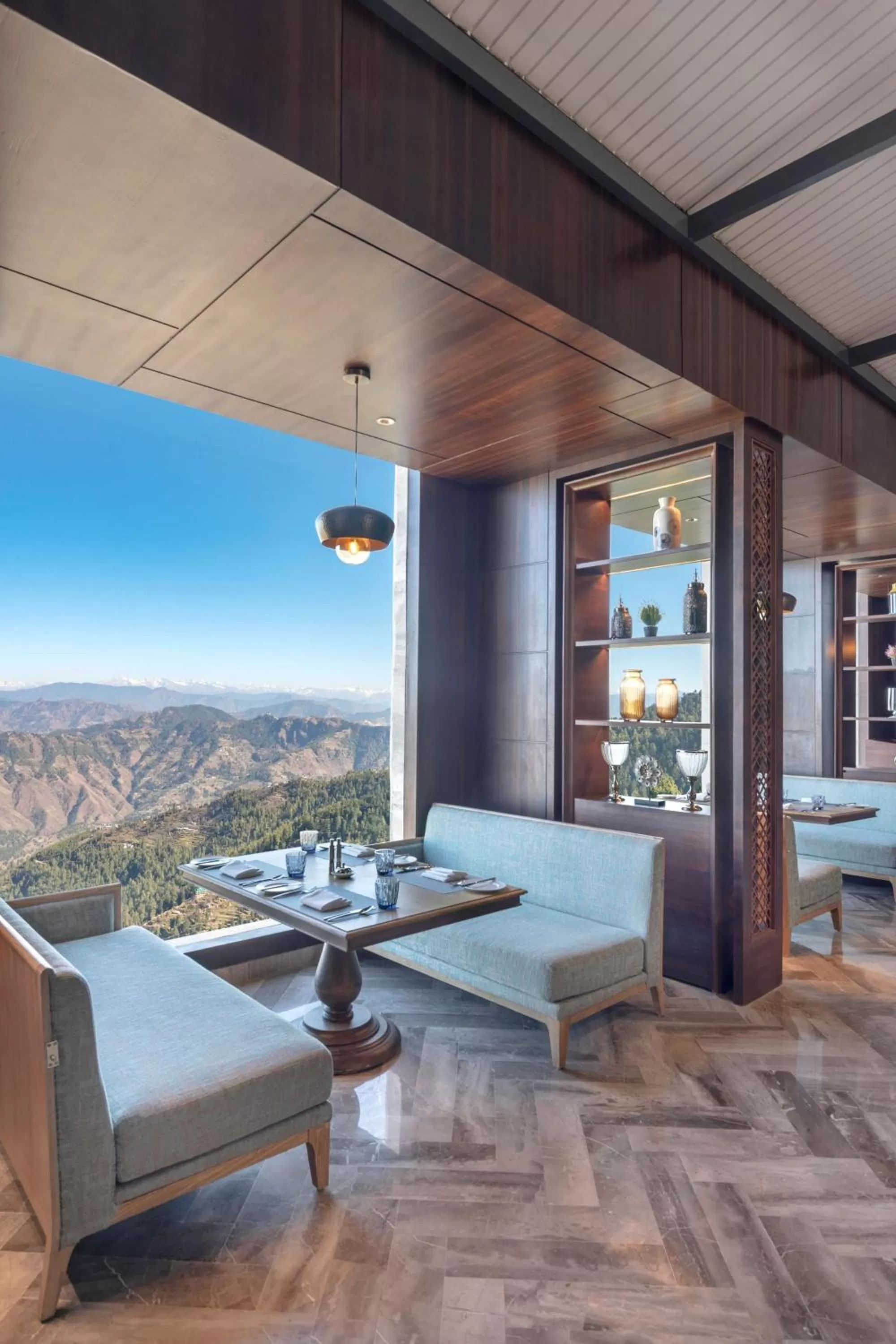 Restaurant/places to eat in Radisson Kufri