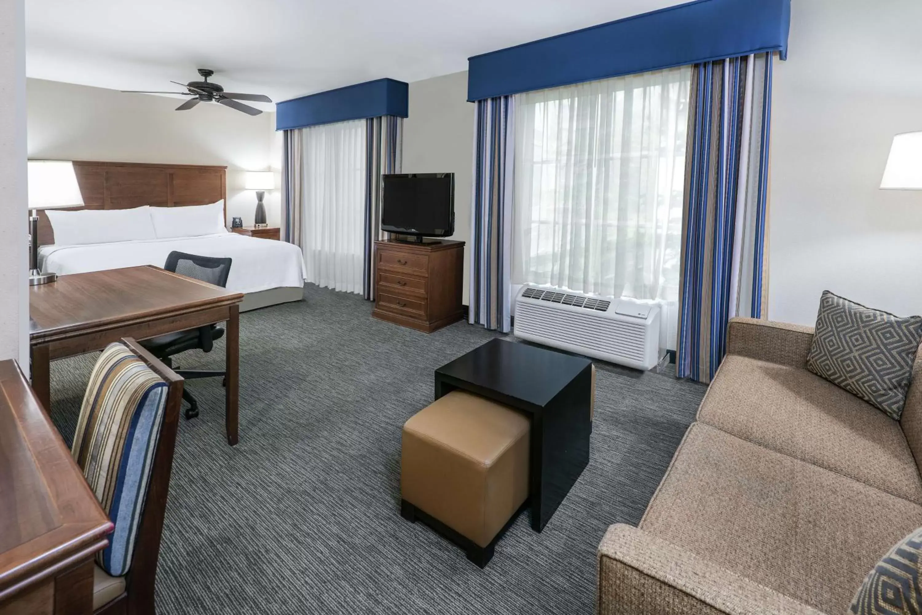 Bedroom, Seating Area in Homewood Suites Laredo at Mall Del Norte