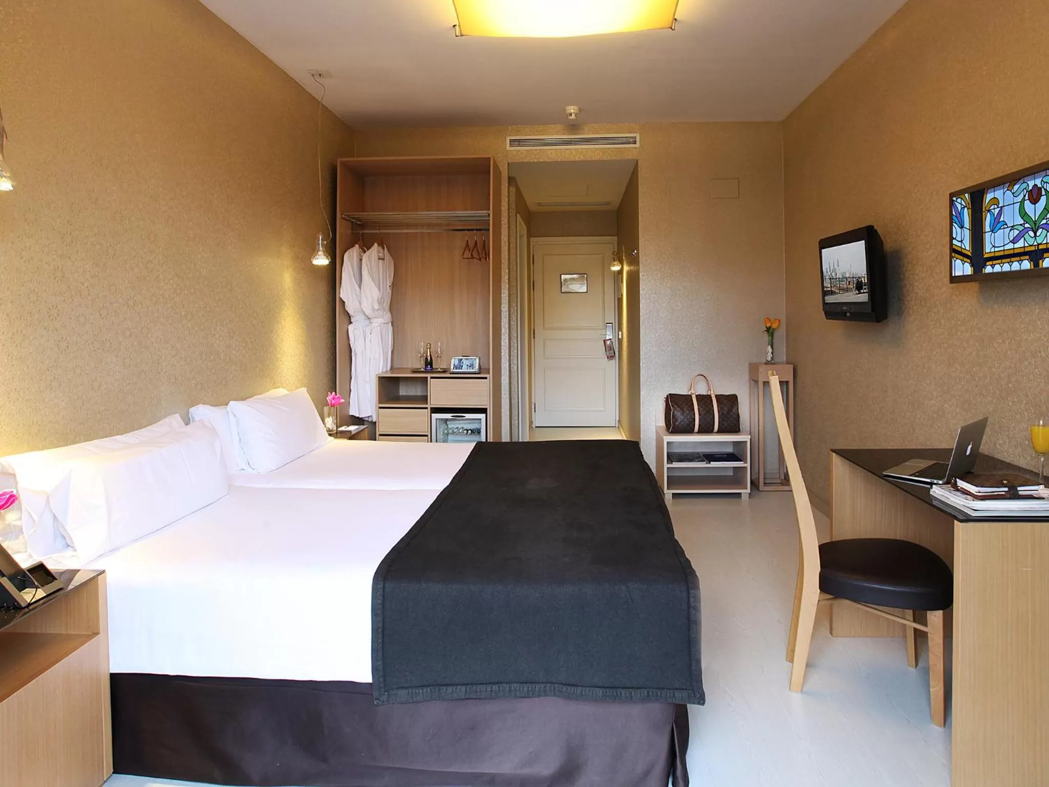 Bedroom, Bed in Axel Hotel Barcelona - Adults Only